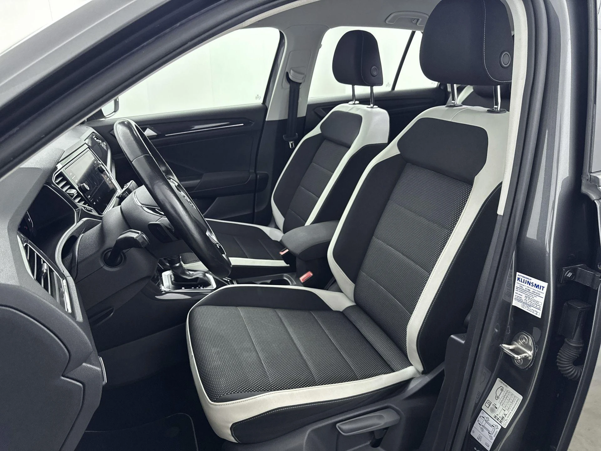 Volkswagen-T-Roc-image-25