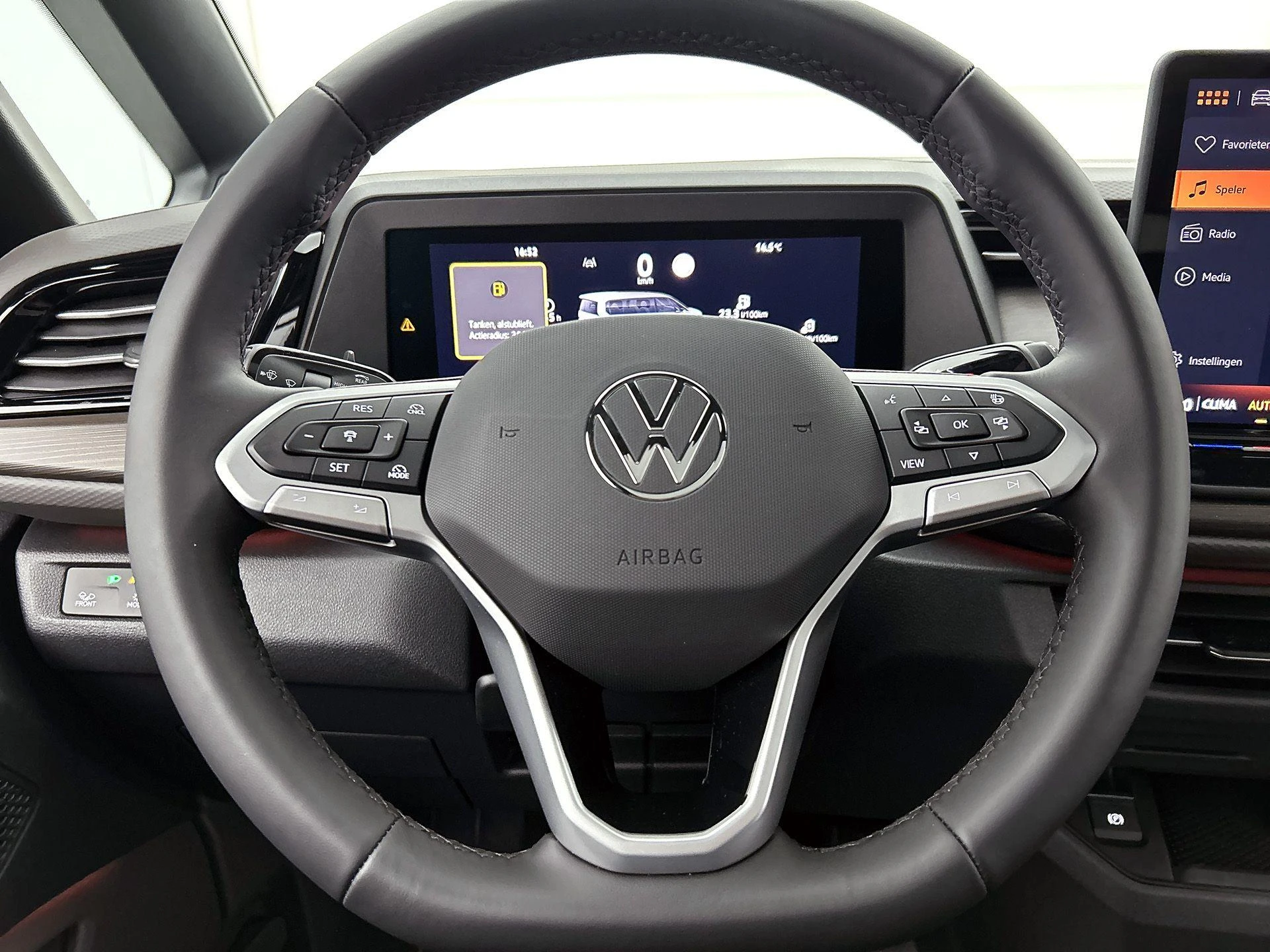 Volkswagen-Multivan-image-32