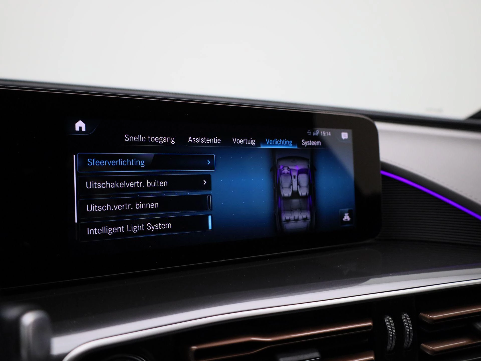 Mercedes-Benz-EQC-image-27