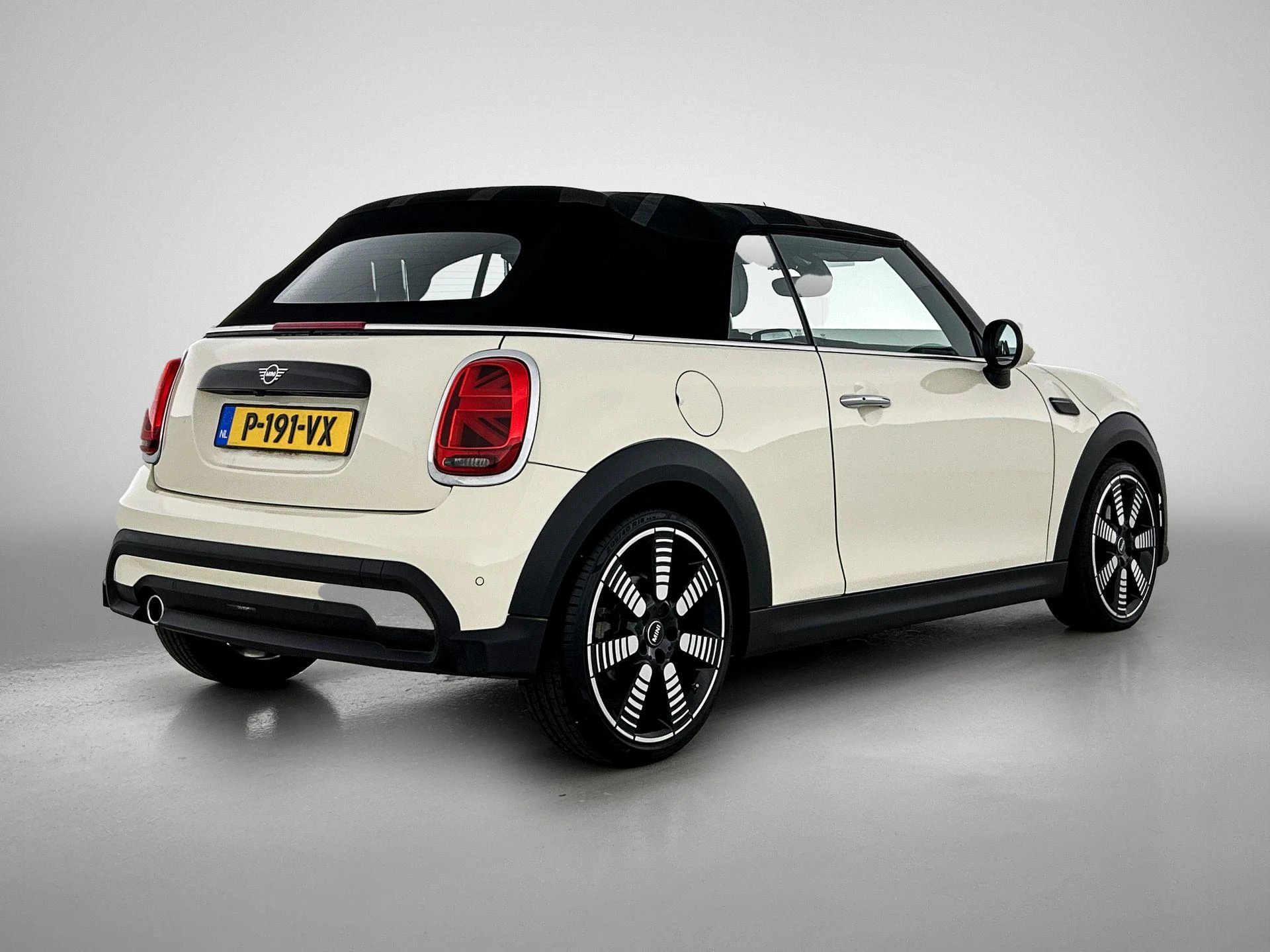 MINI-Cooper Cabrio-image-3