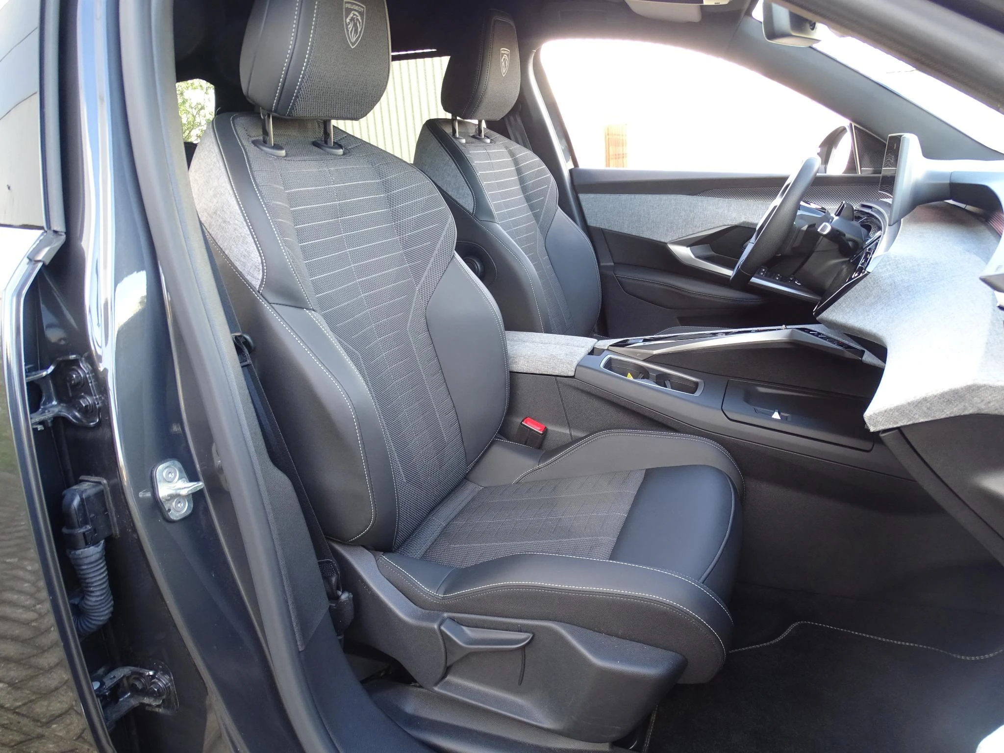 Peugeot-e-5008-image-12