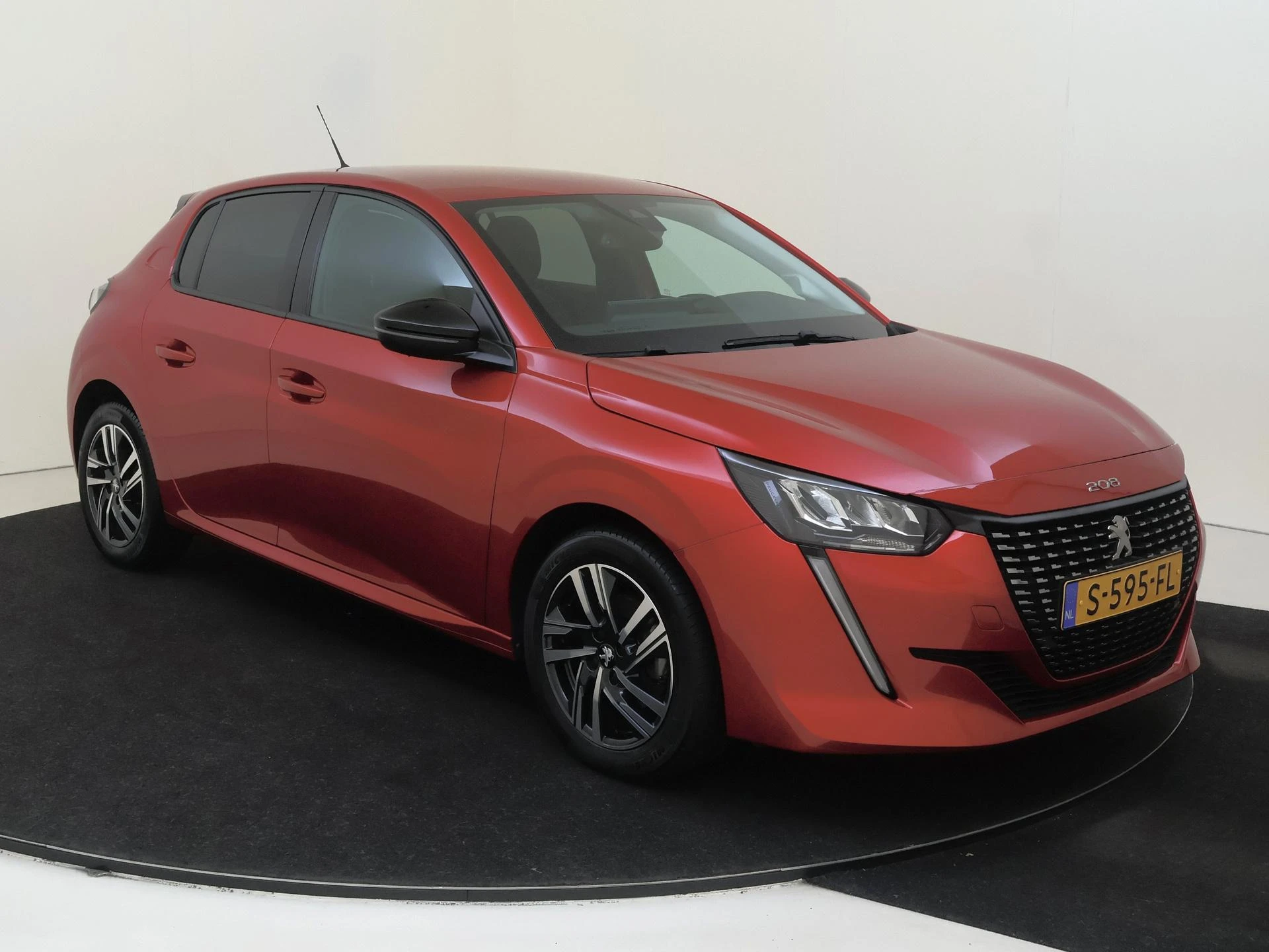 Peugeot-208-image-1