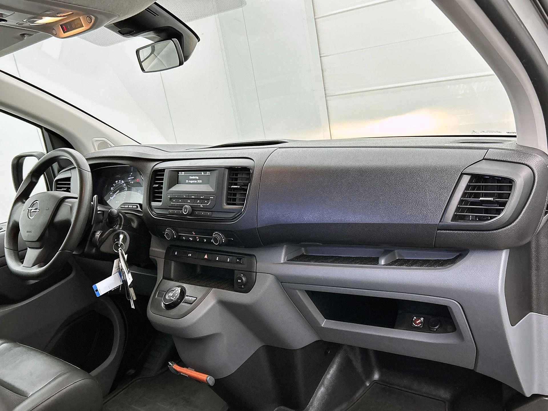 Opel-Vivaro-image-11