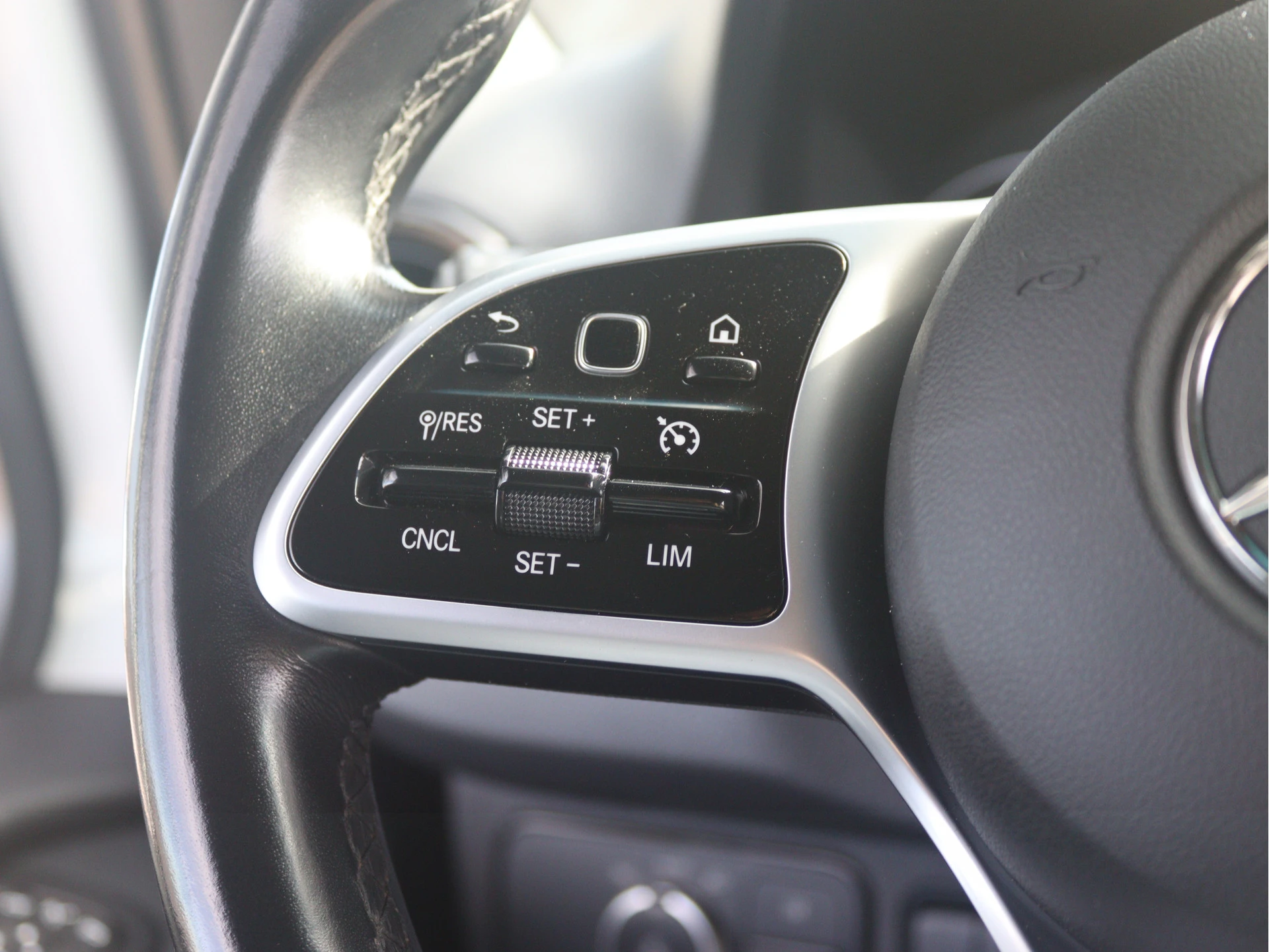 Mercedes-Benz-Sprinter-image-8