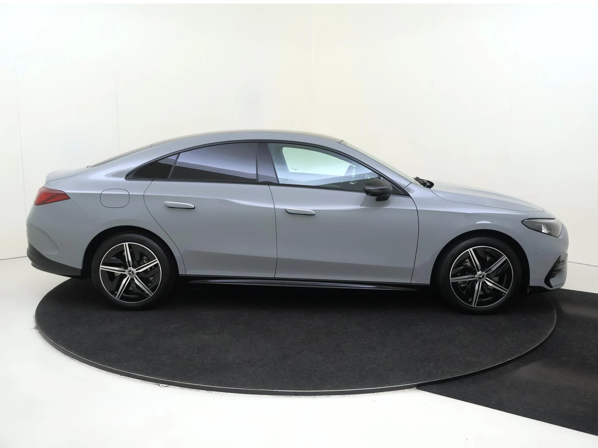 Mercedes-Benz-CLA-image-8