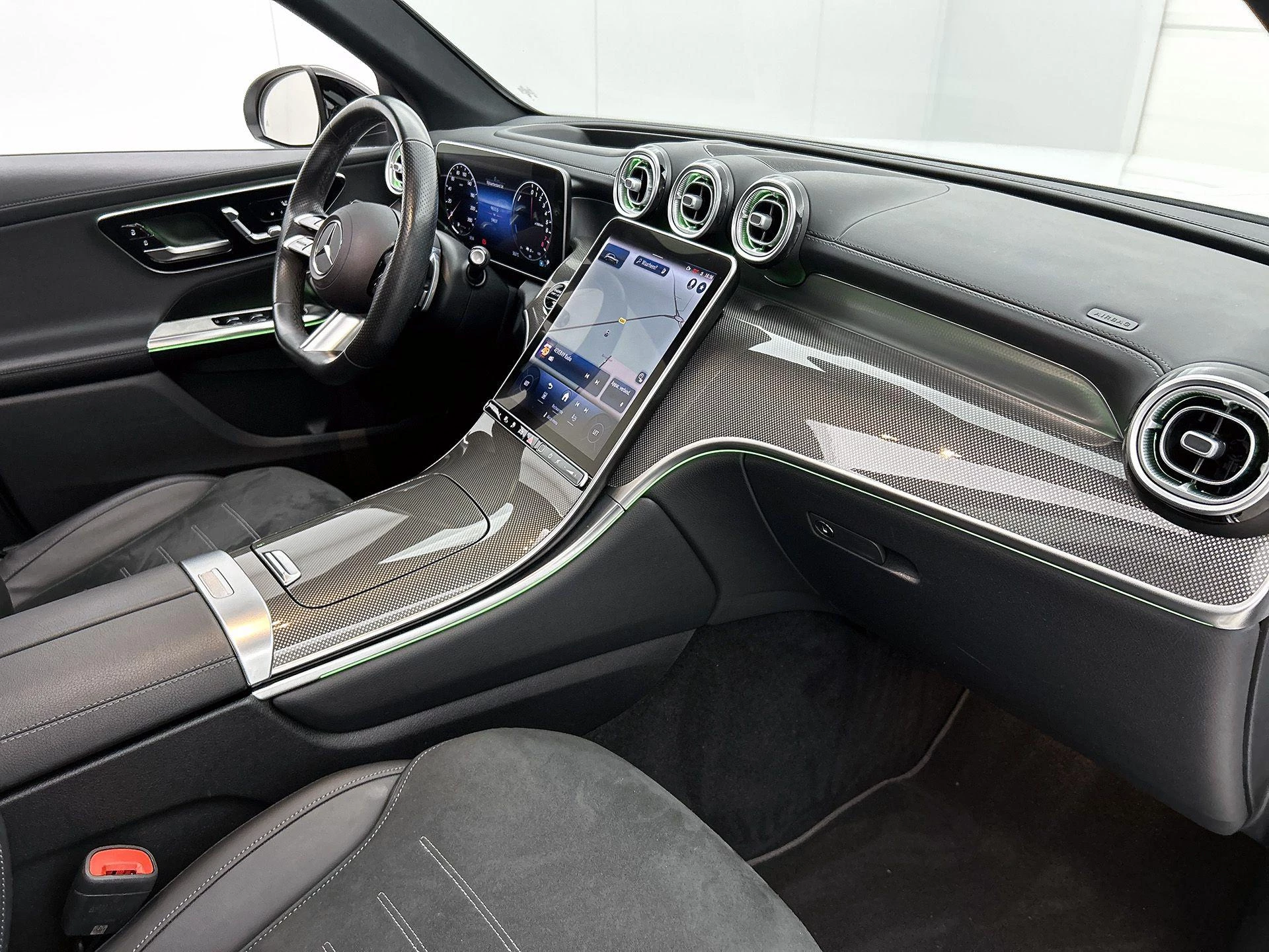 Mercedes-Benz-GLC-image-23