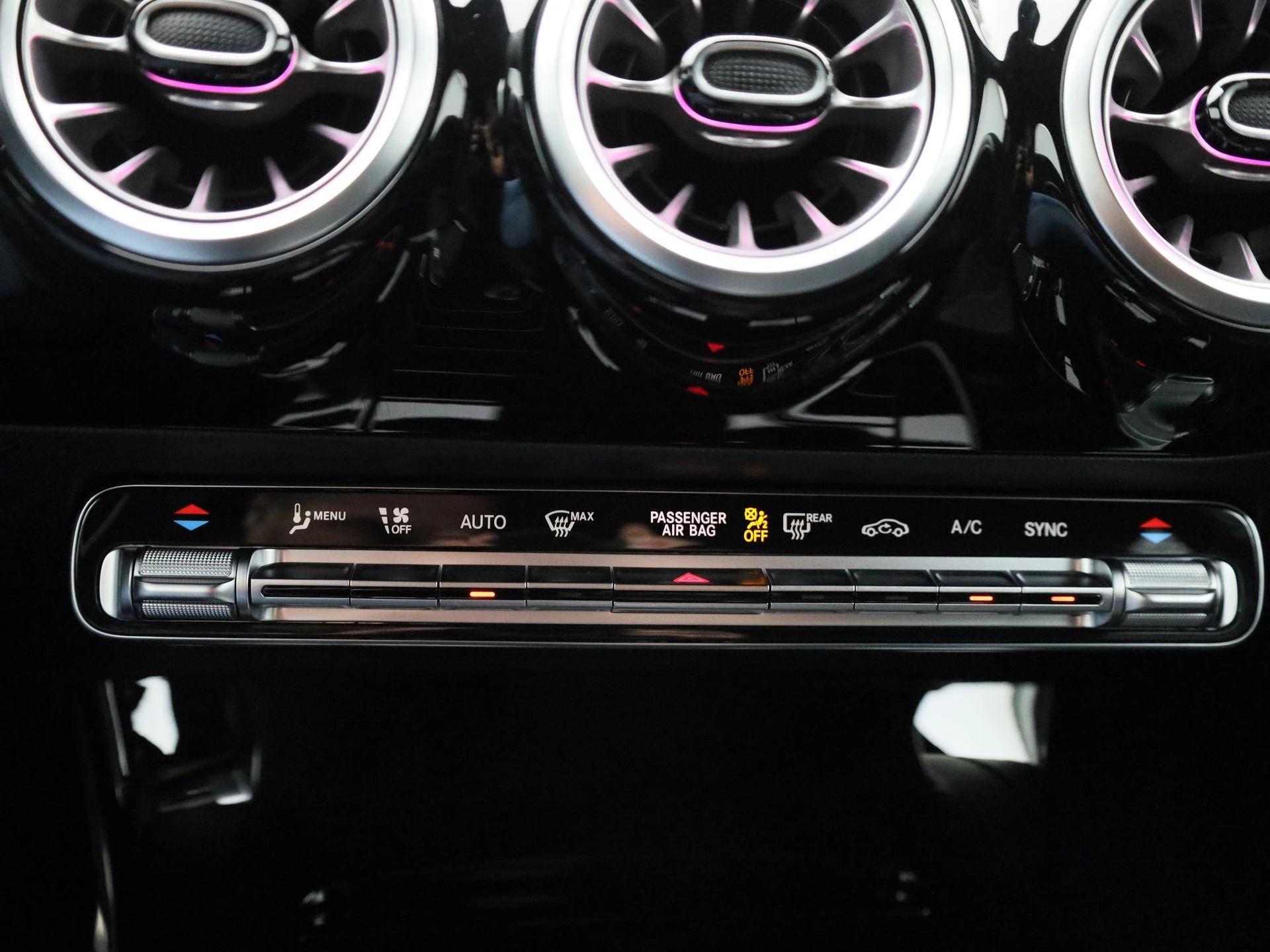 Mercedes-Benz-CLA-image-18
