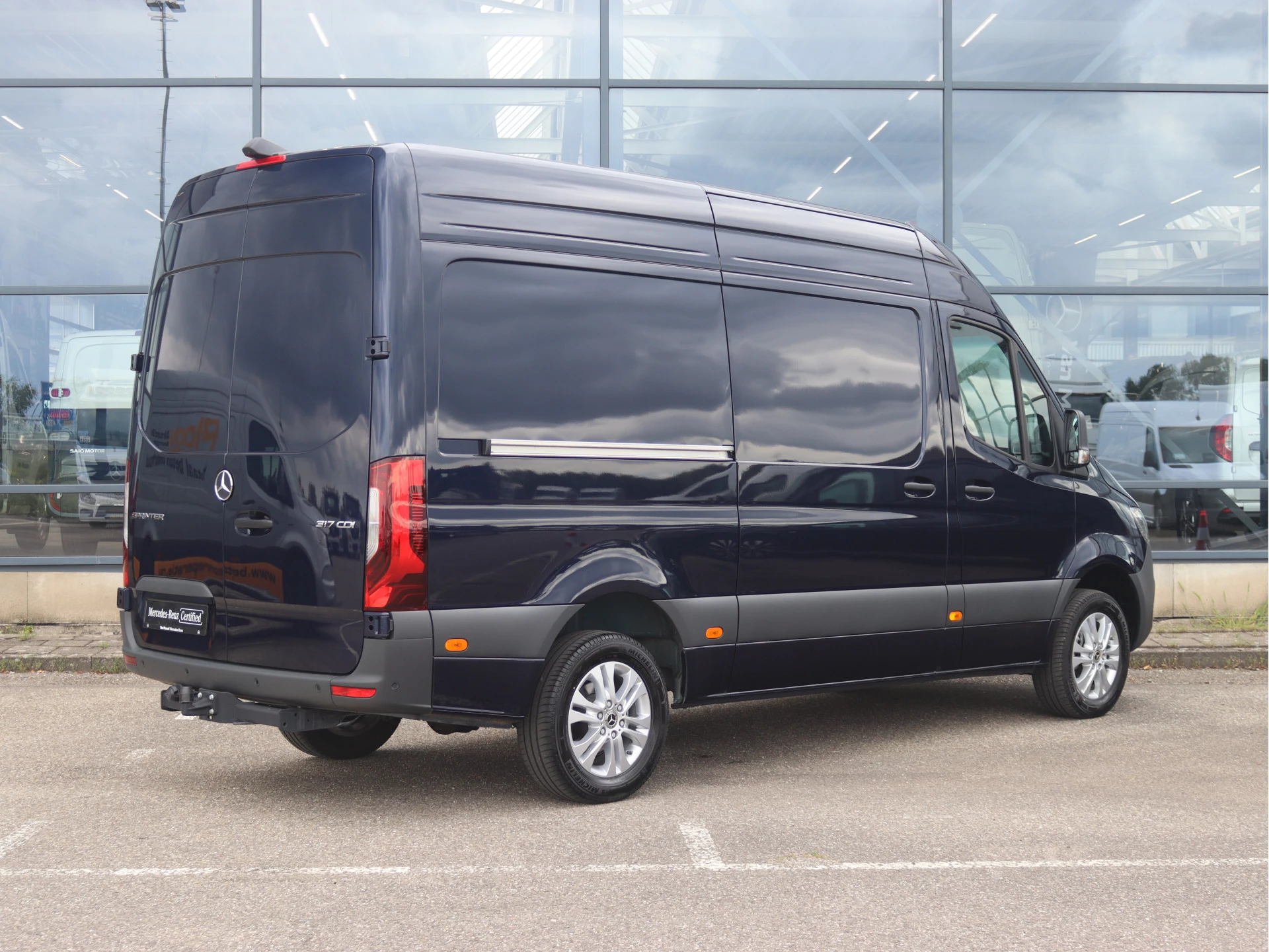 Mercedes-Benz-Sprinter-image-1