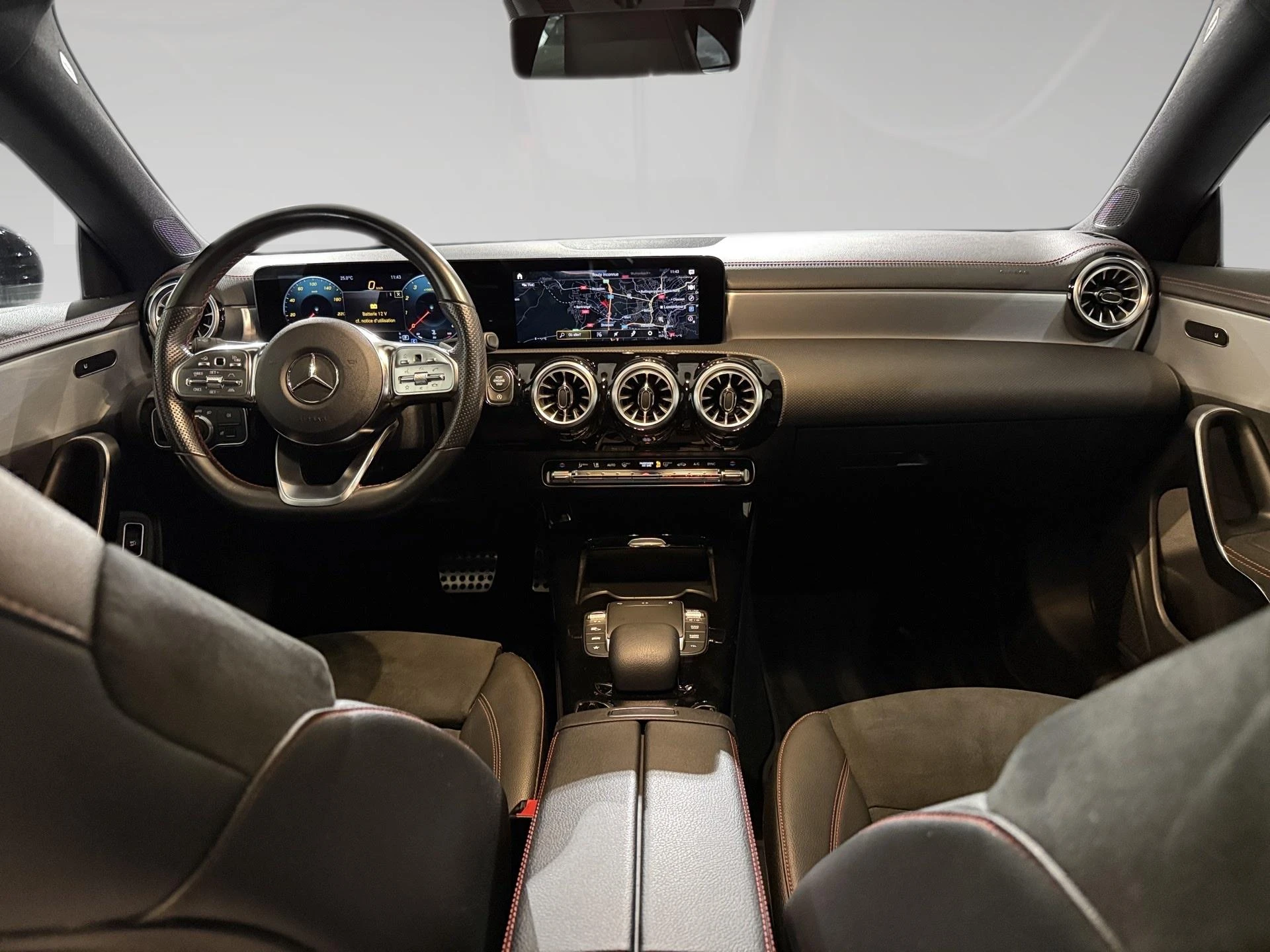 Mercedes-Benz-CLA-image-4