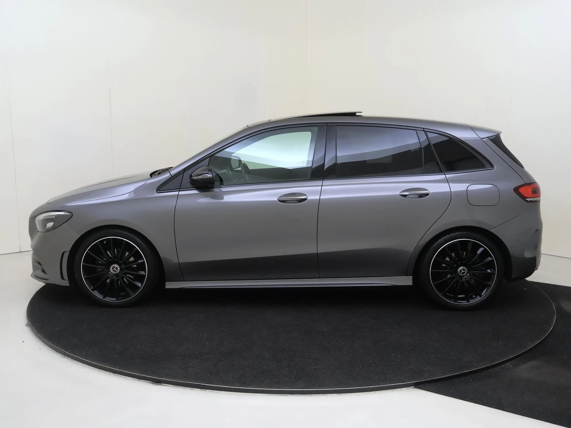 Mercedes-Benz-B-Klasse-image-7