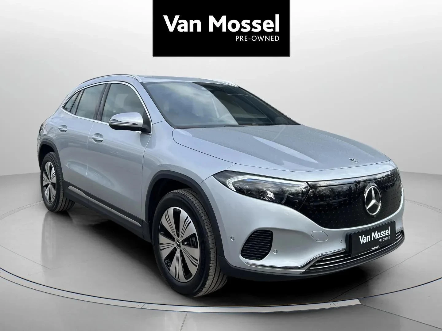 Mercedes-Benz-EQA-image-2