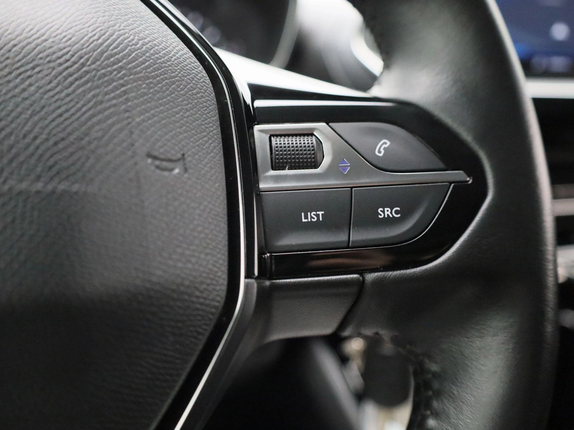 Peugeot-208-image-18