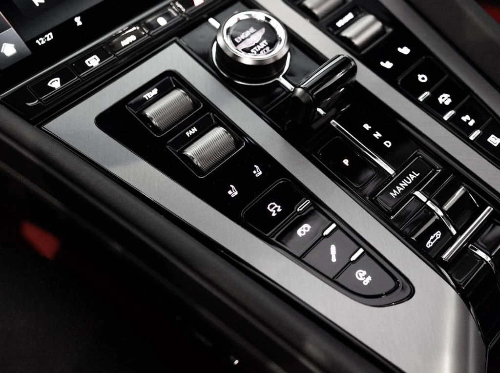 Aston Martin-DB12-image-24