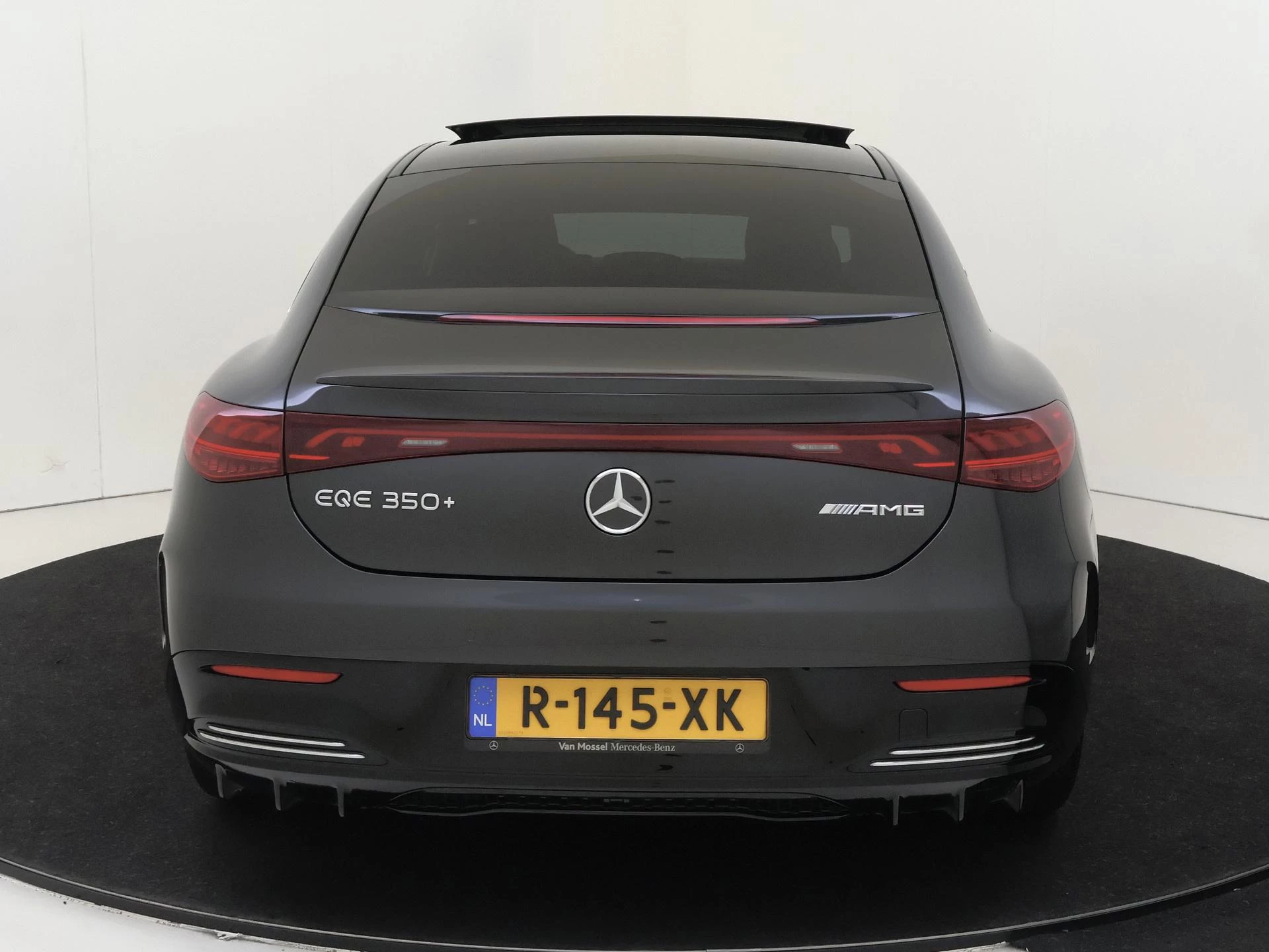 Mercedes-Benz-EQE-image-6