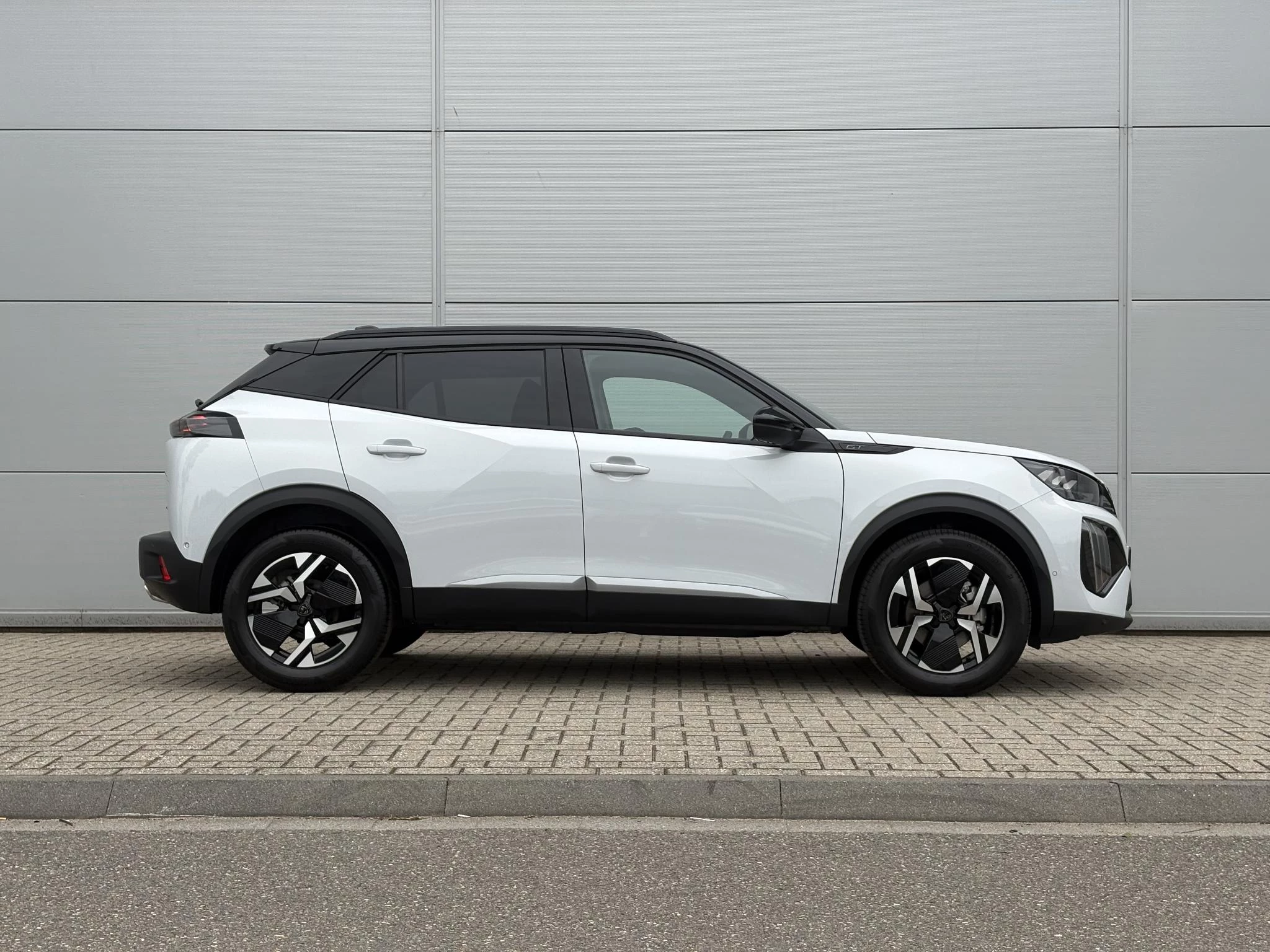 Peugeot 2008 1.2 Hybrid 145 GT
