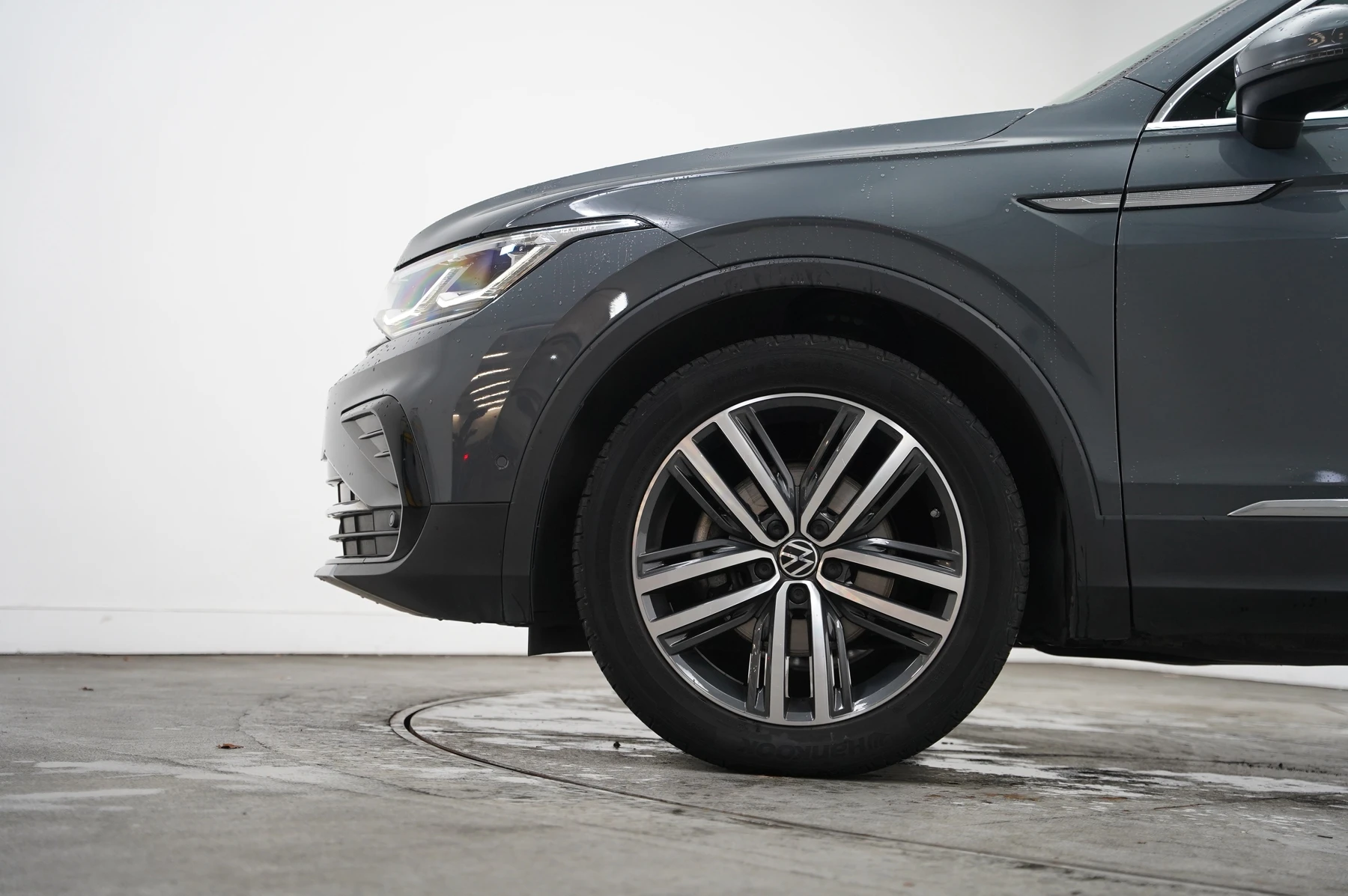 Volkswagen-Tiguan-image-4