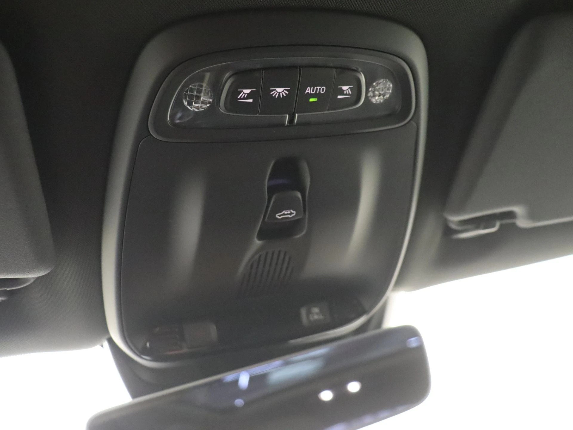 Volvo-V40-image-22