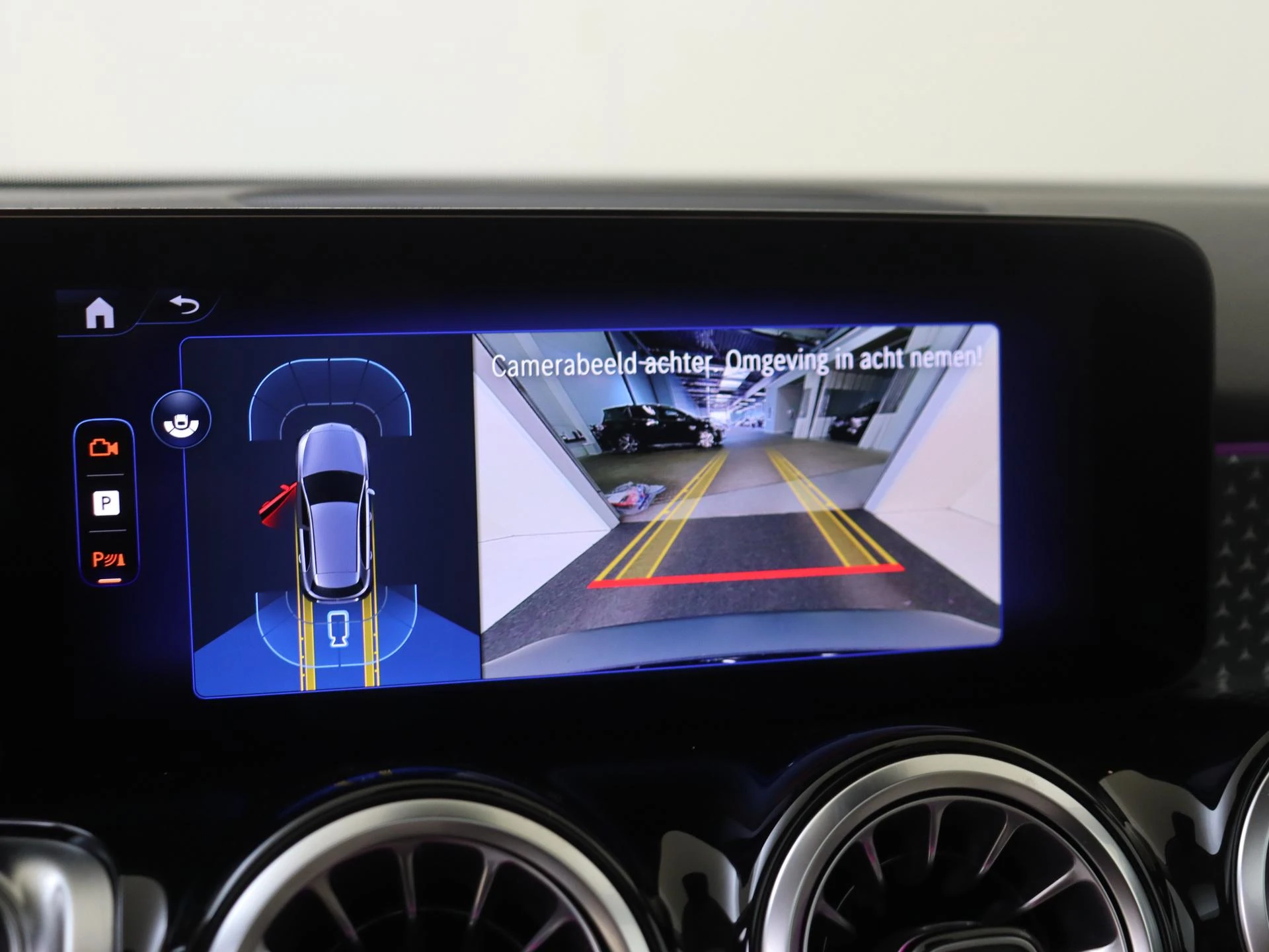 Mercedes-Benz-EQB-image-19