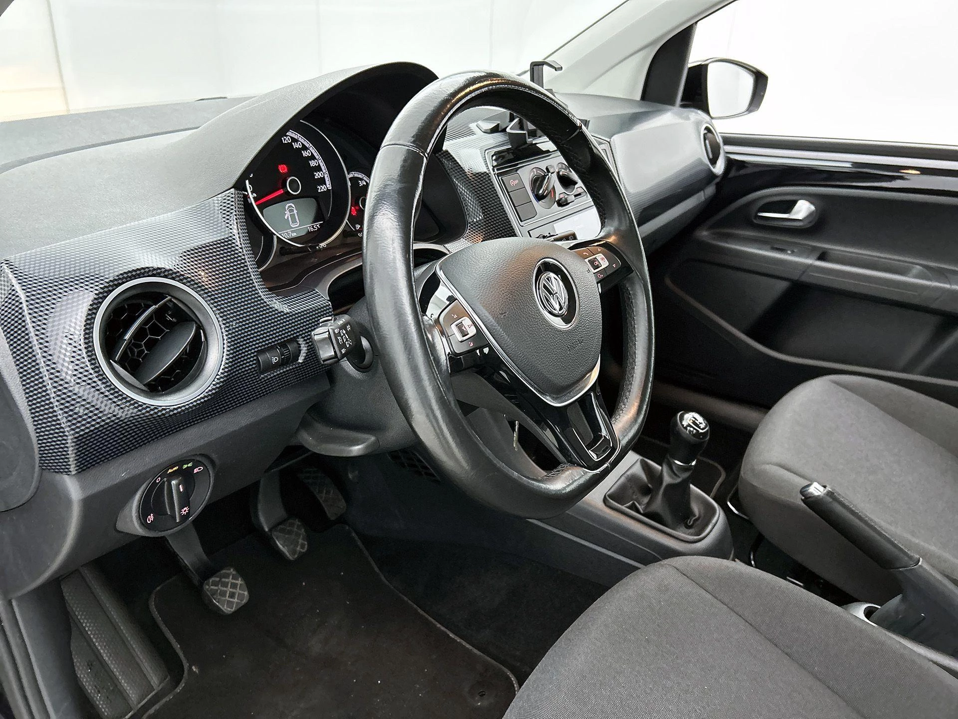 Volkswagen-up!-image-7
