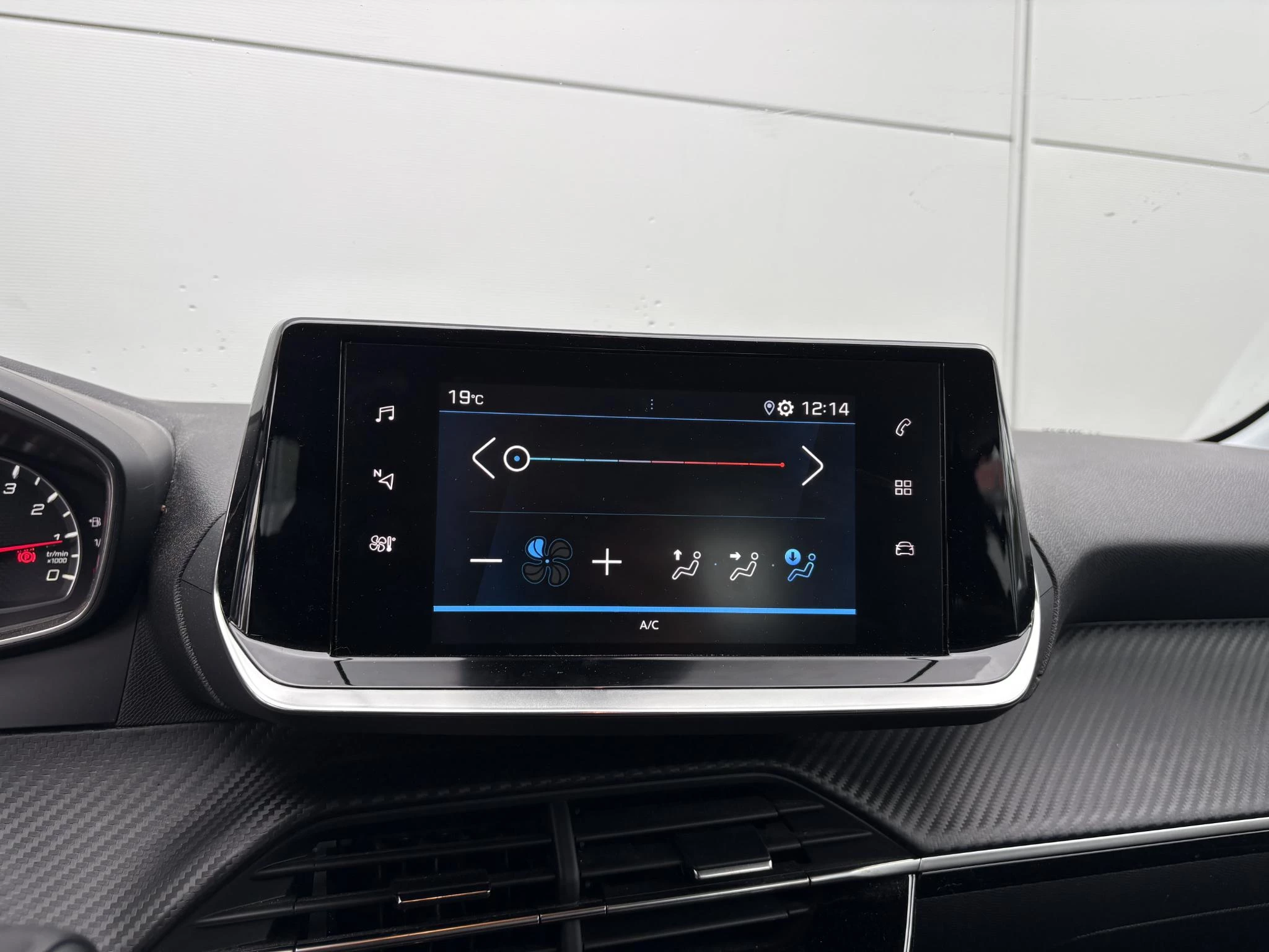 Peugeot-208-image-17