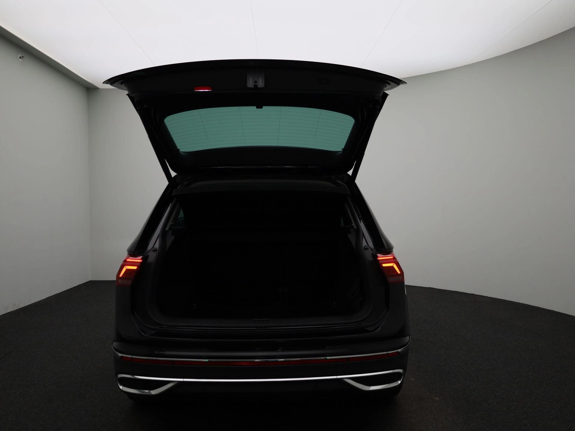 Volkswagen-Tiguan-image-10