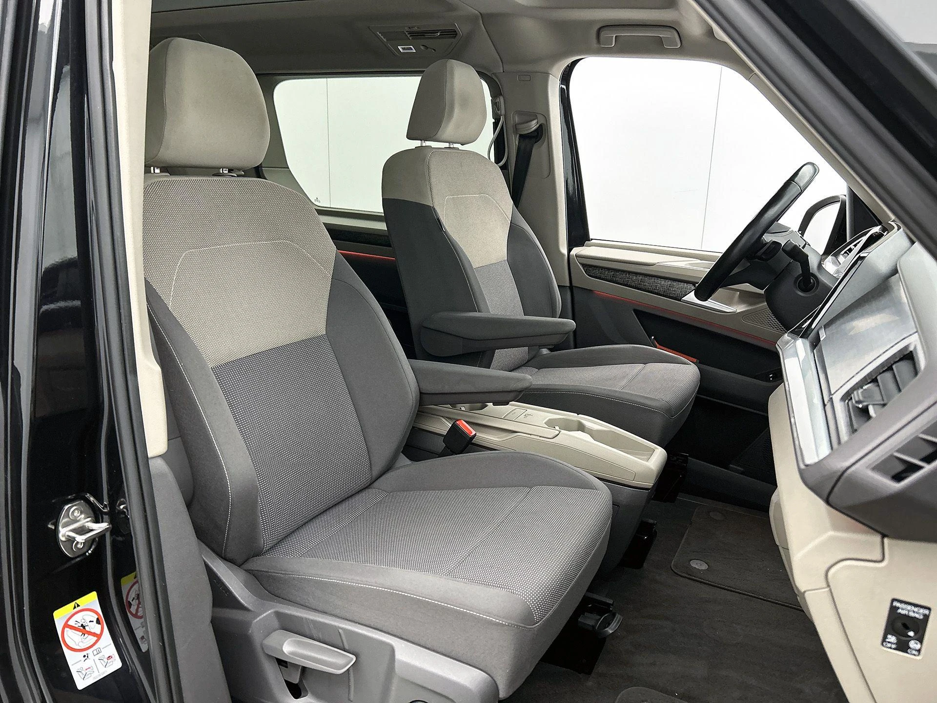 Volkswagen-Multivan-image-42