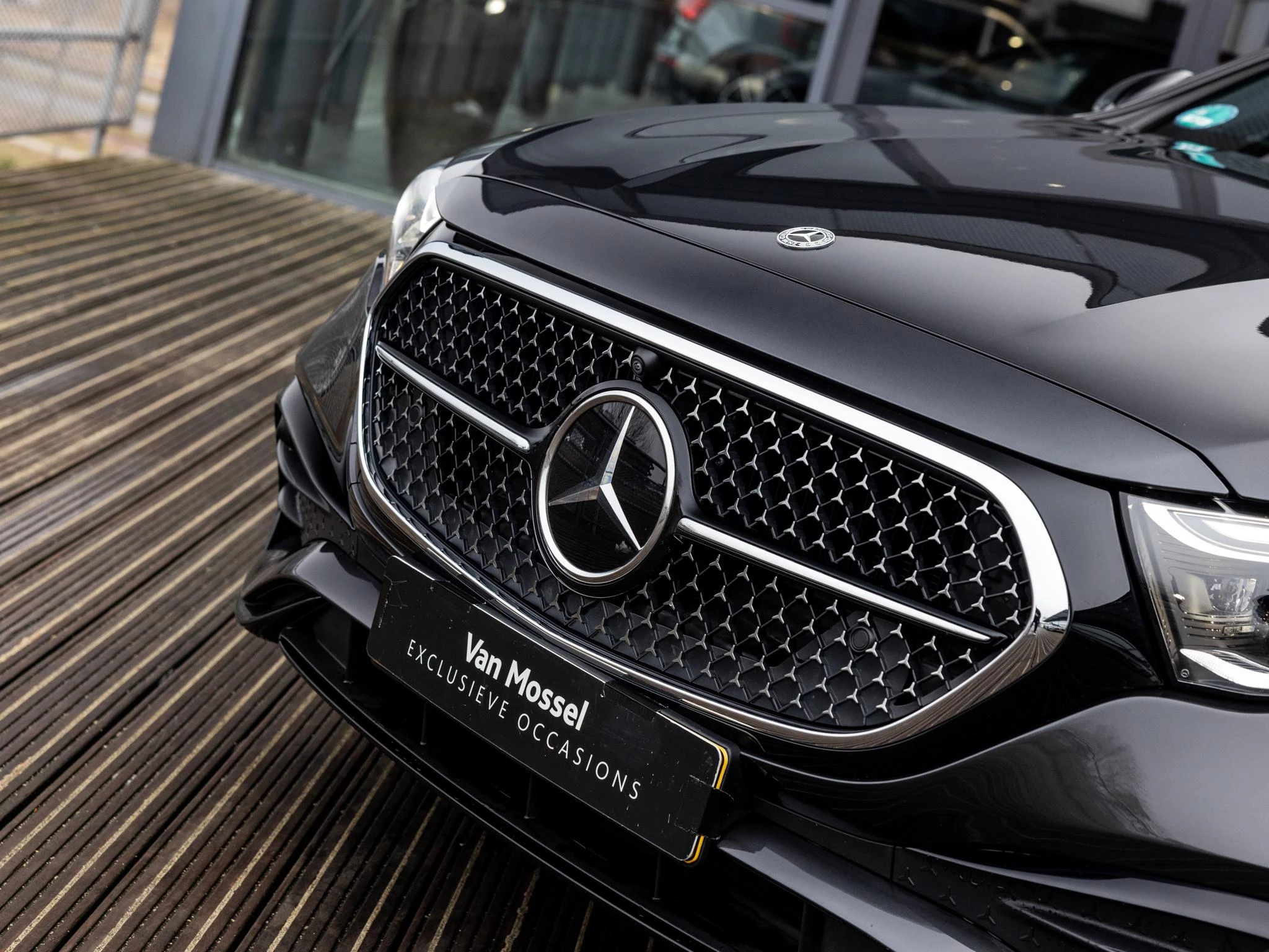 Mercedes-Benz-E-Klasse-image-8