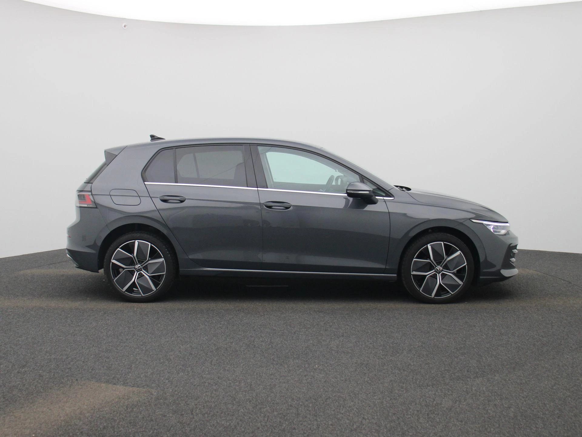 Volkswagen-Golf-image-5