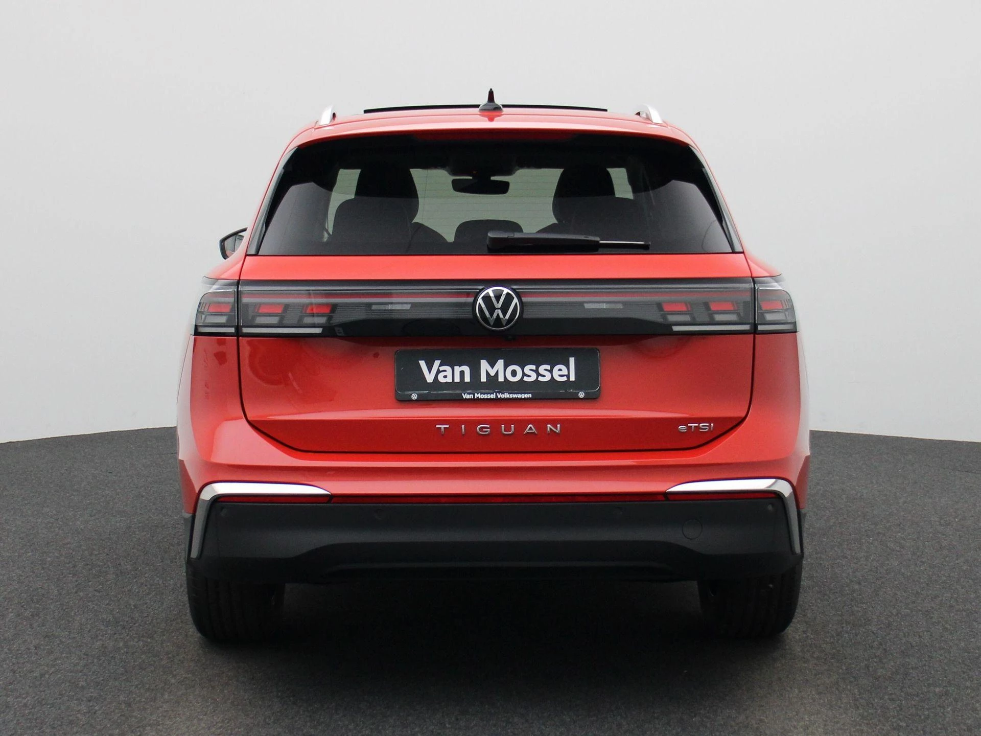 Volkswagen-Tiguan-image-4
