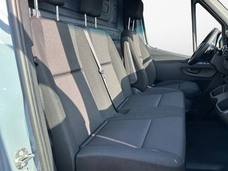 Mercedes-Benz-Sprinter-image-15