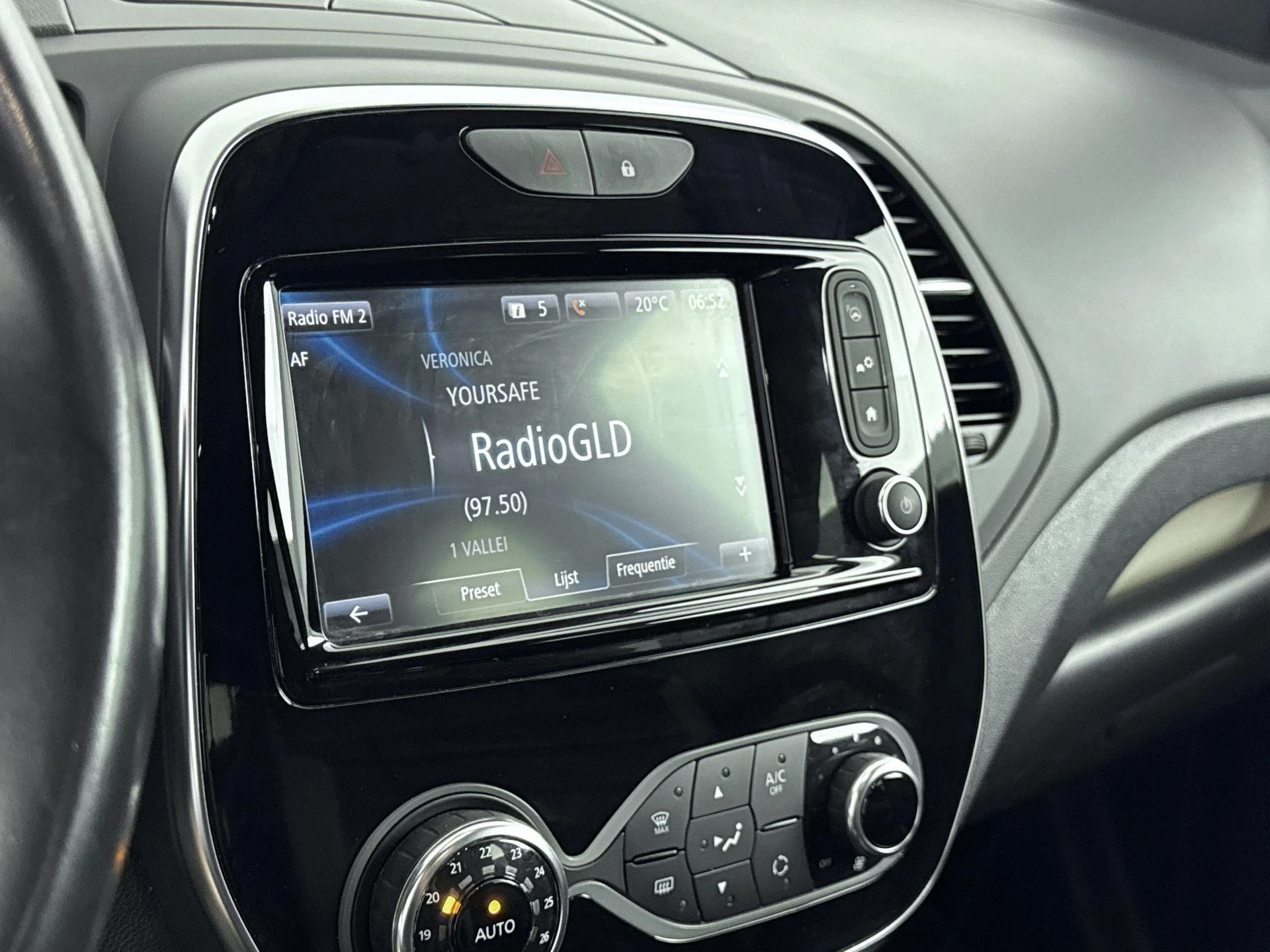 Renault-Captur-image-6
