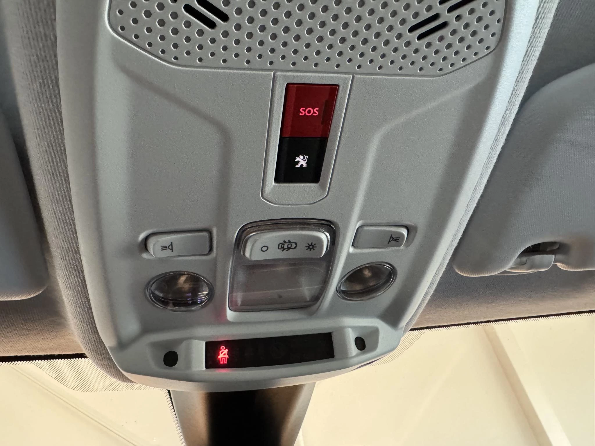 Peugeot-e-208-image-27