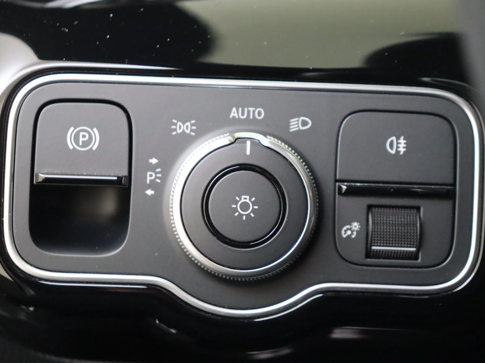 Mercedes-Benz-CLA-image-24