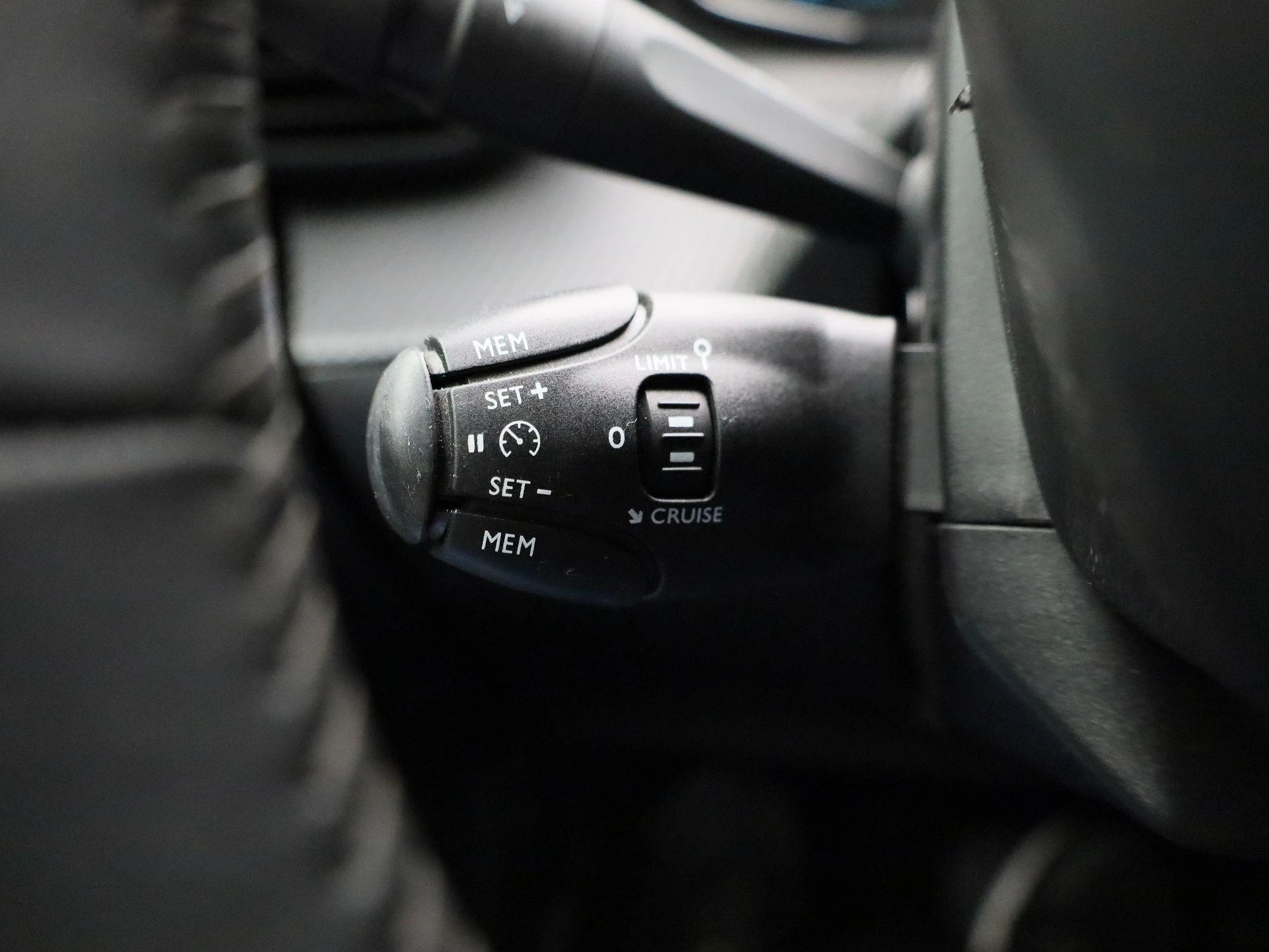 Peugeot e-2008 EV Active 50 kWh