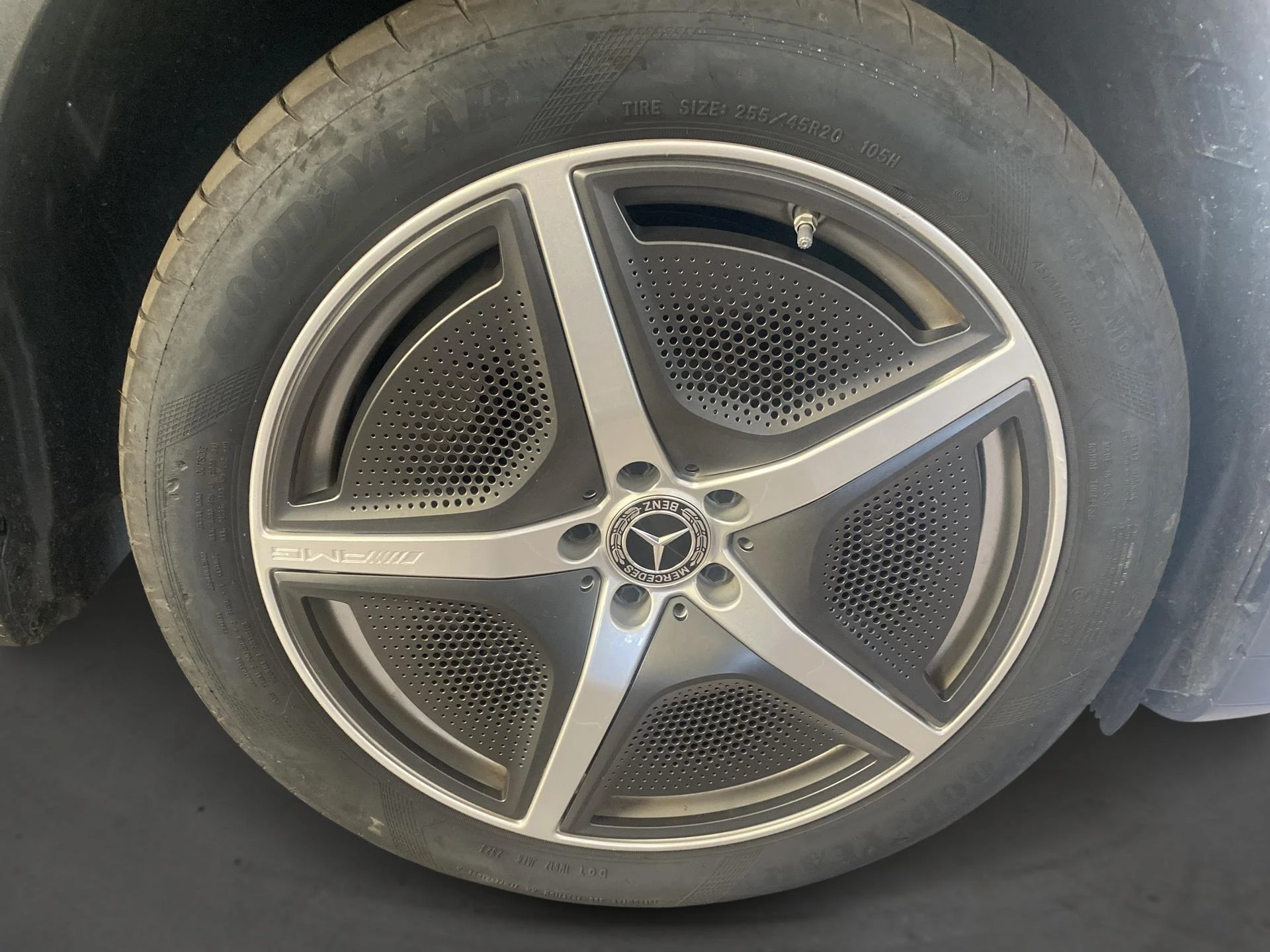 Mercedes-Benz-EQE-image-5