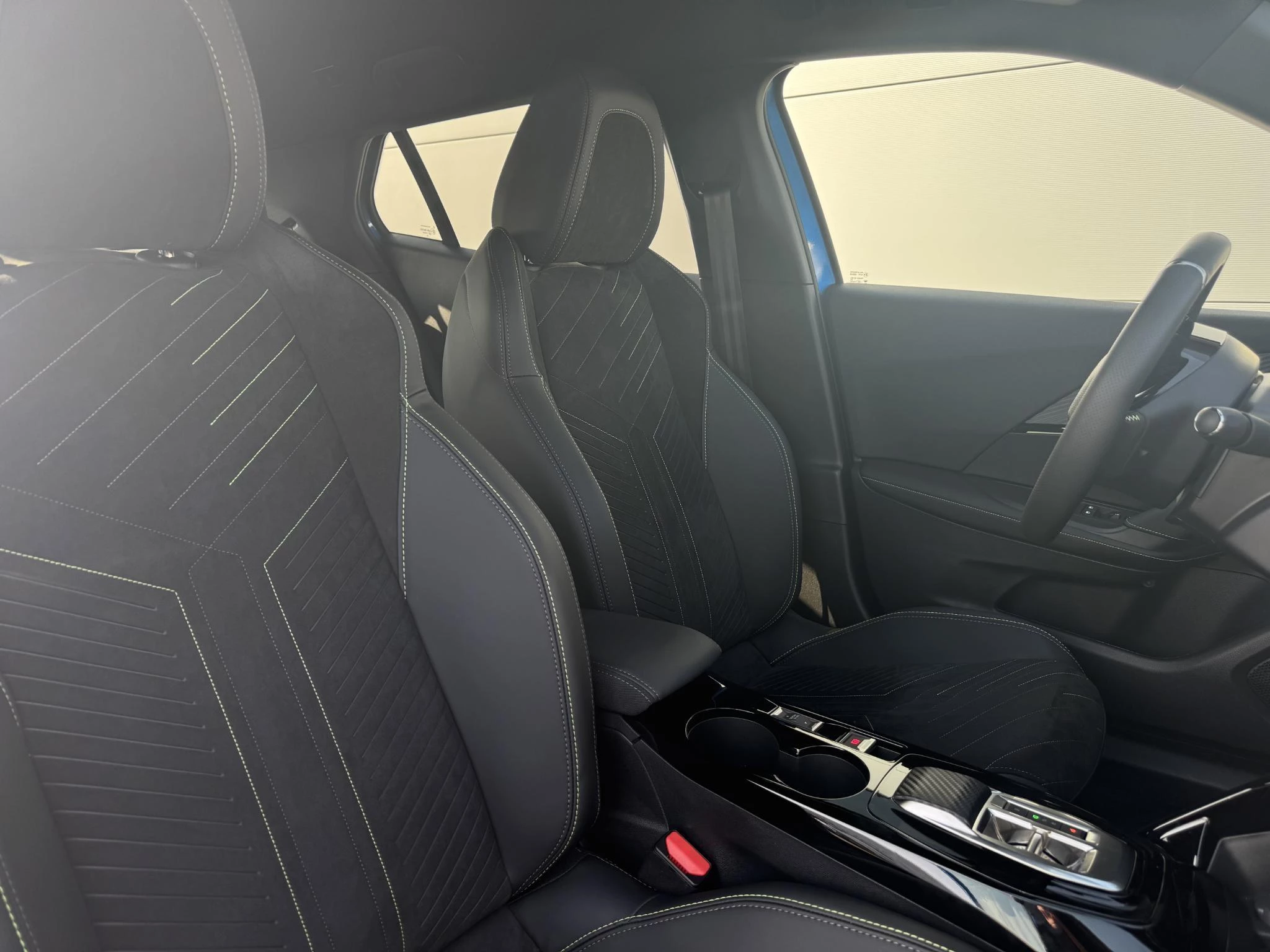 Peugeot-e-2008-image-8