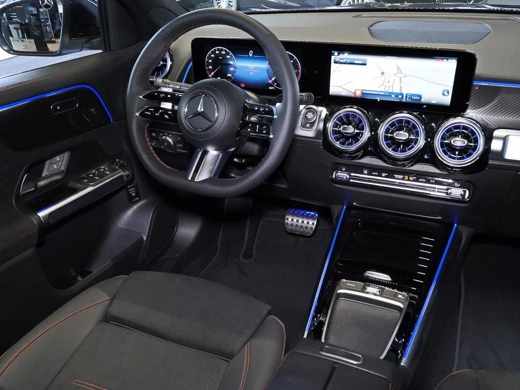Mercedes-Benz-GLB 220 d-image-6