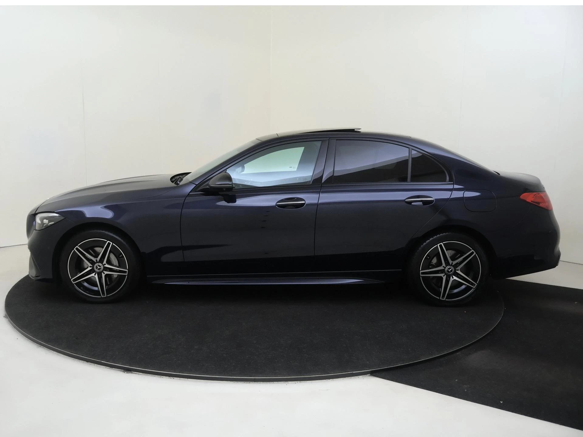 Mercedes-Benz-C-Klasse-image-7