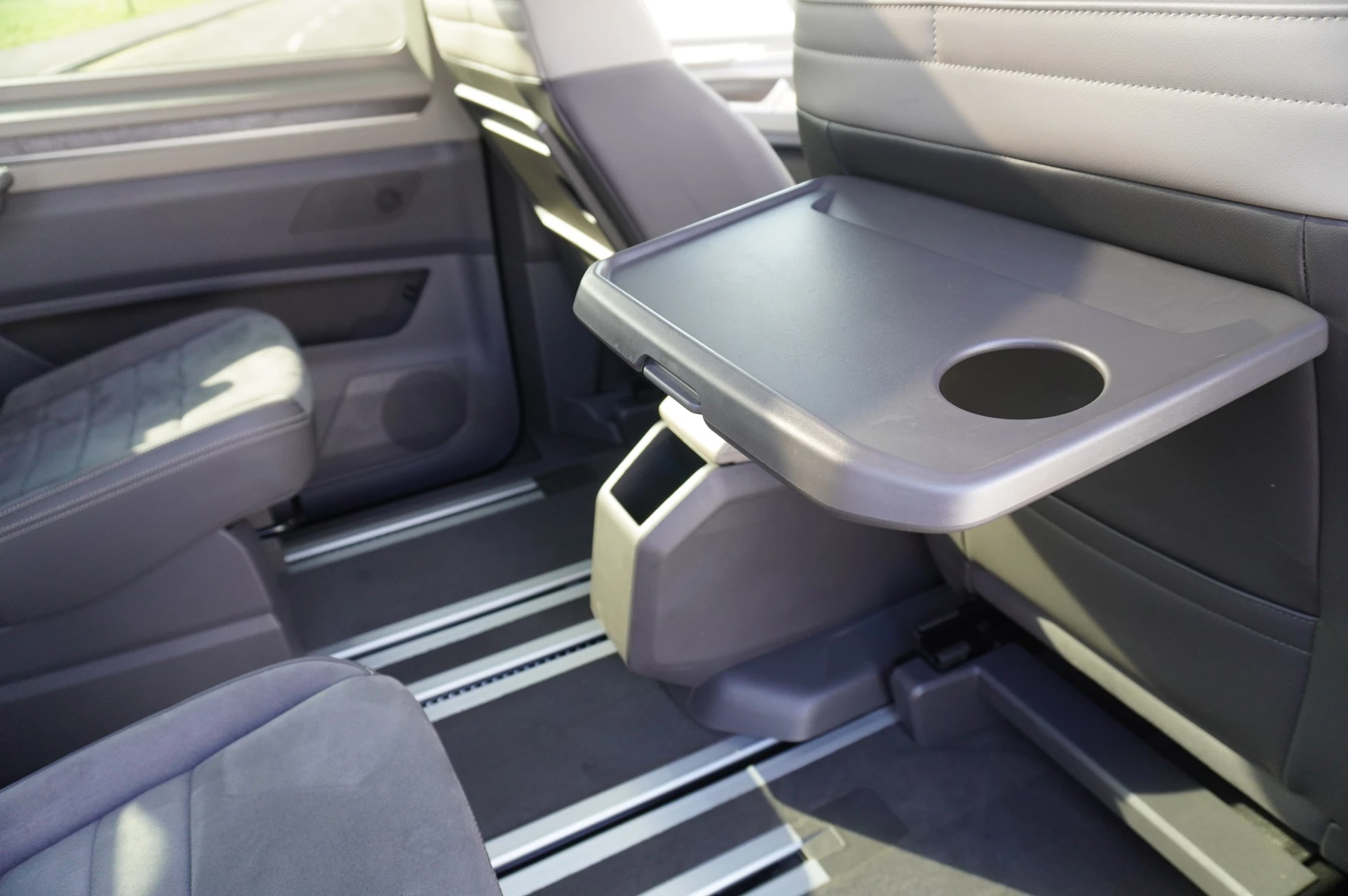 Volkswagen-Multivan-image-35
