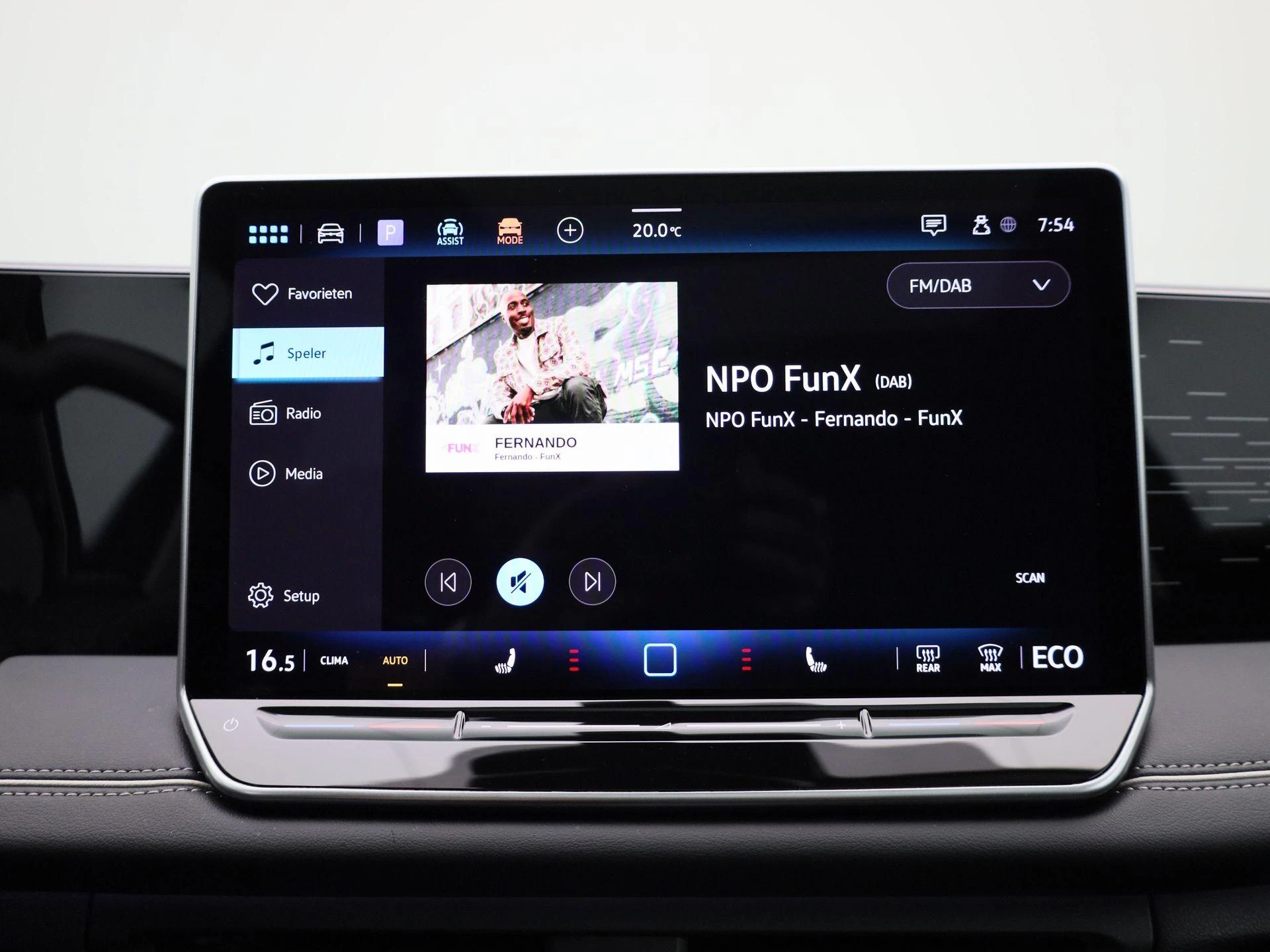 Volkswagen-Tiguan-image-22