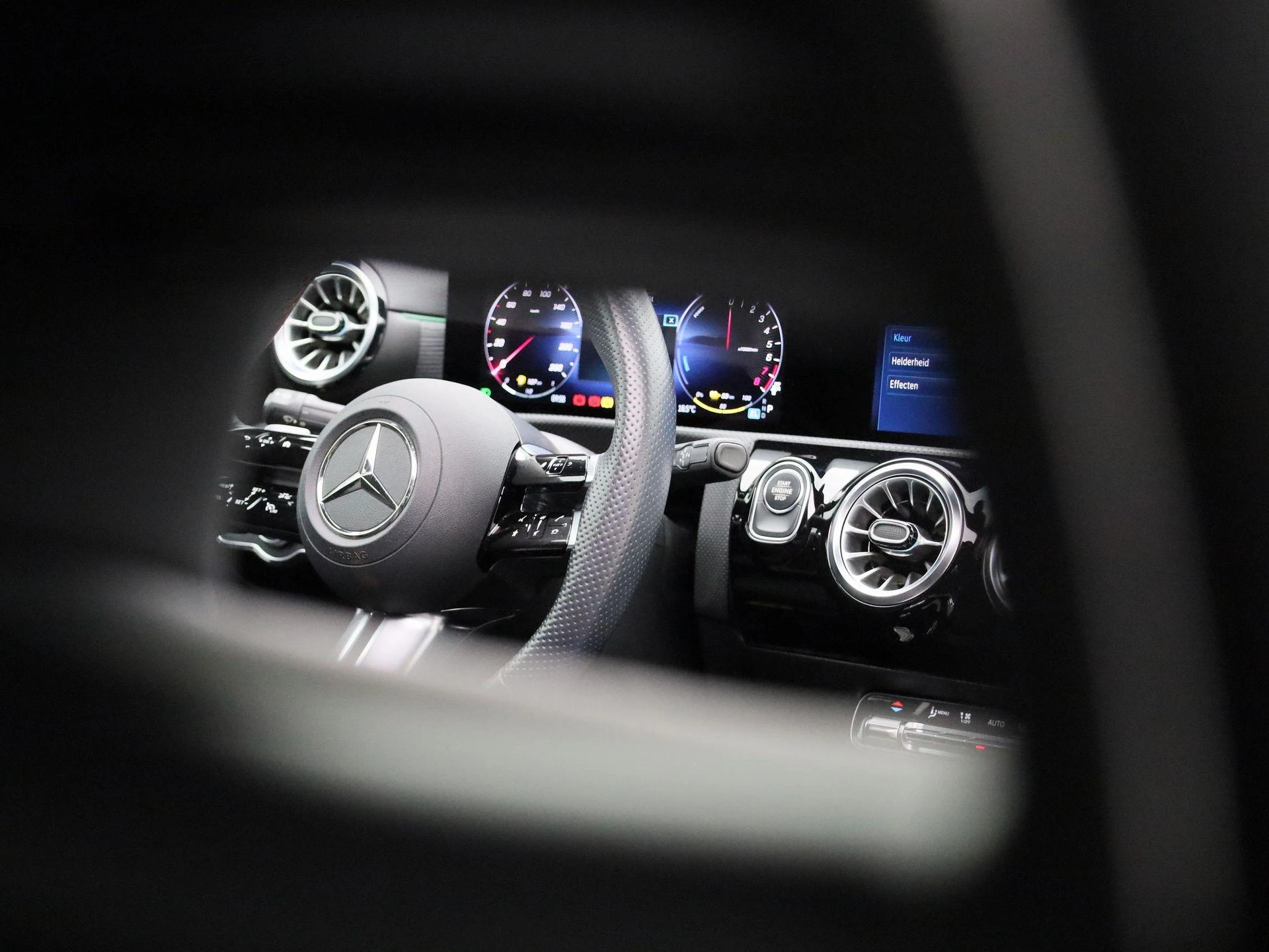 Mercedes-Benz-CLA-image-48