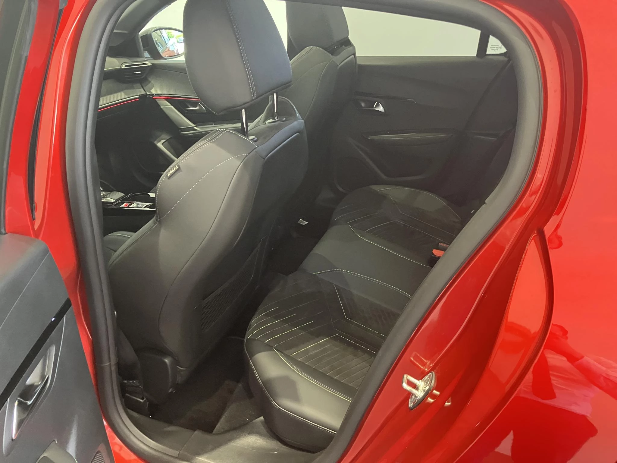 Peugeot 208 Hybrid 136 e-DCS6 GT