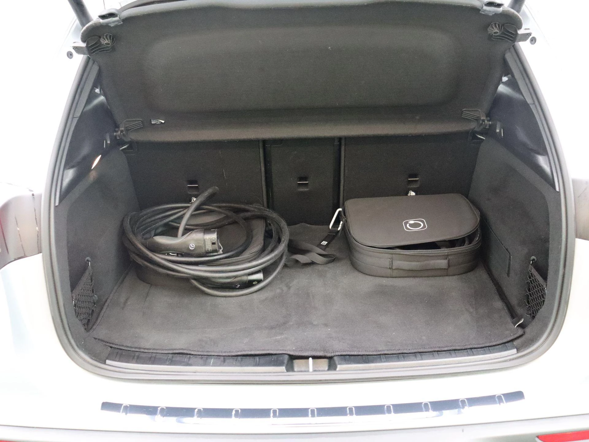 Mercedes-Benz EQA 250+ Business Line + CARPLAY + LED + CAMERA +