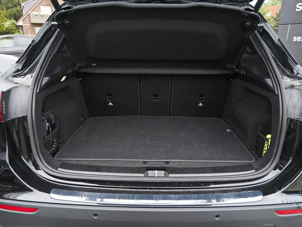 Mercedes-Benz-GLA 200 d-image-15