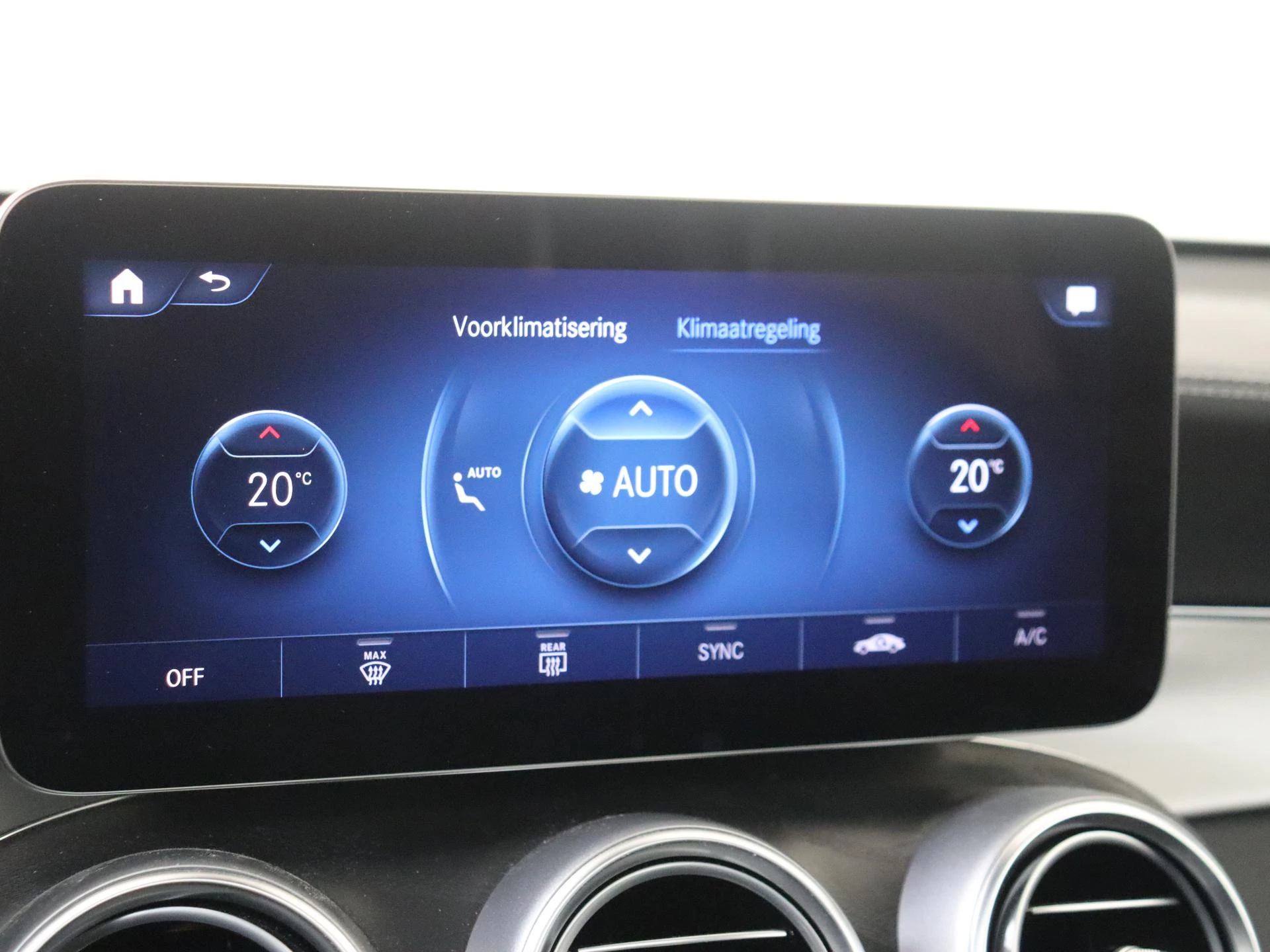 Mercedes-Benz-GLC-image-17