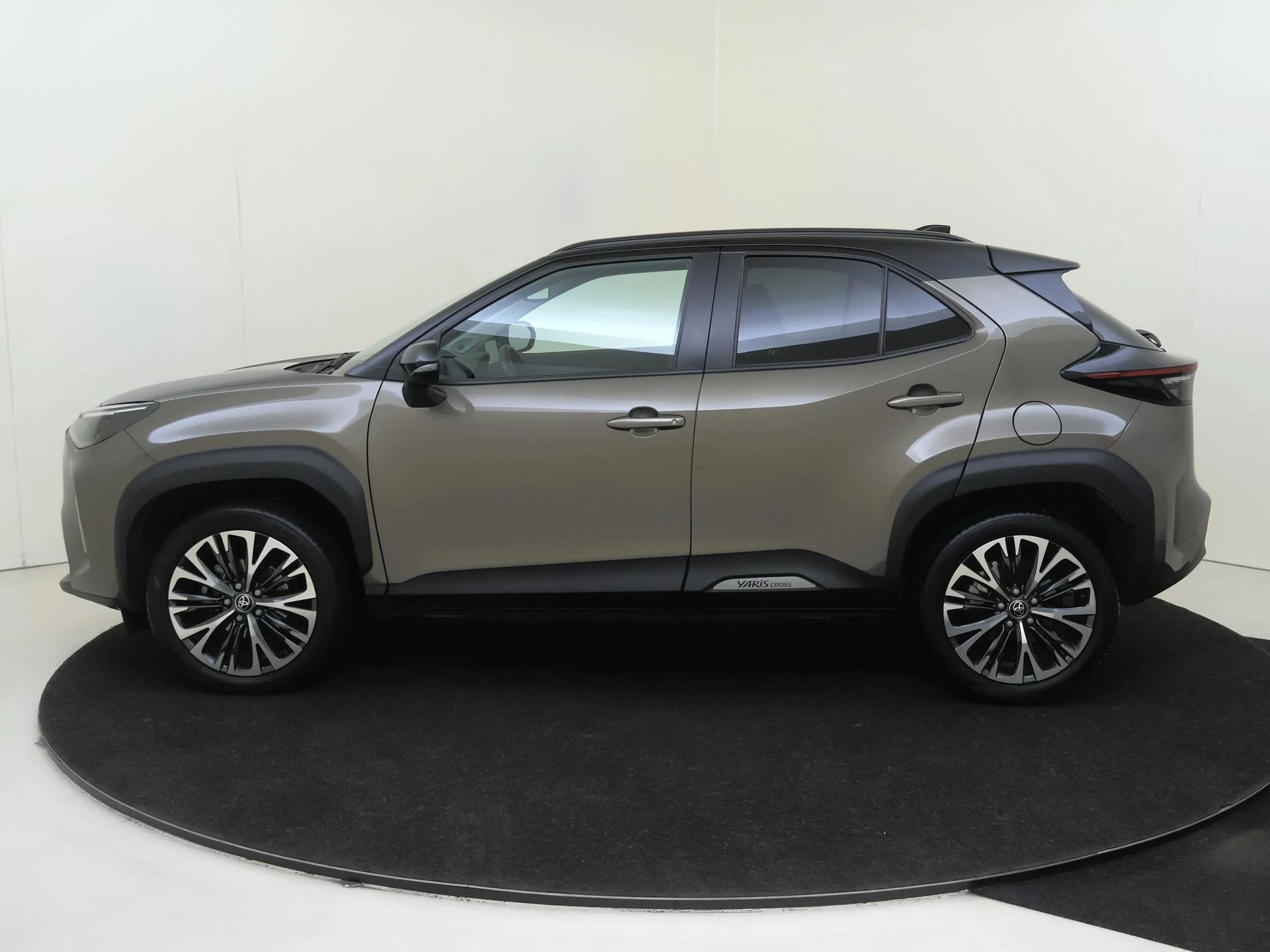 Toyota-Yaris Cross-image-8