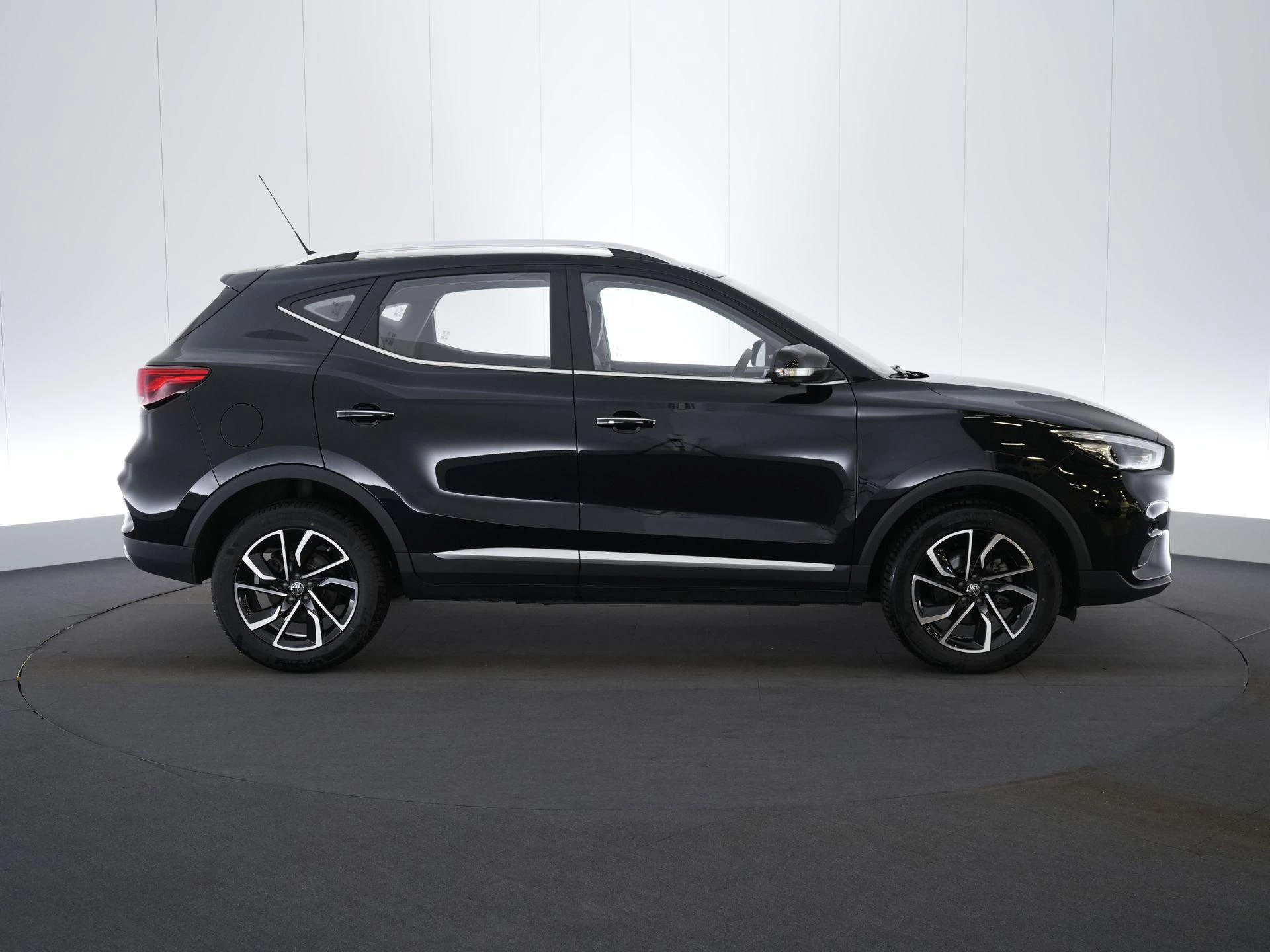 MG ZS ICE 1.0 AT LUXURY FWD
