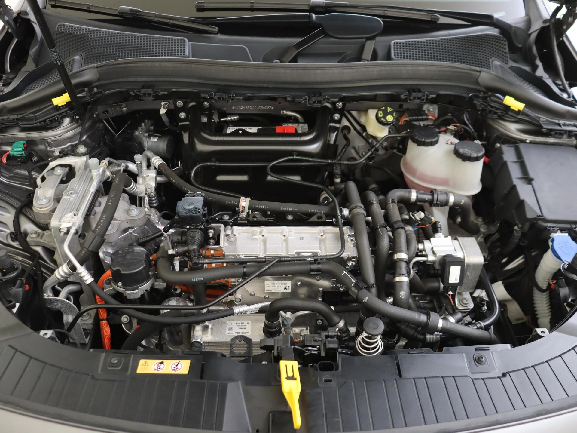 Mercedes-Benz-EQA-image-4