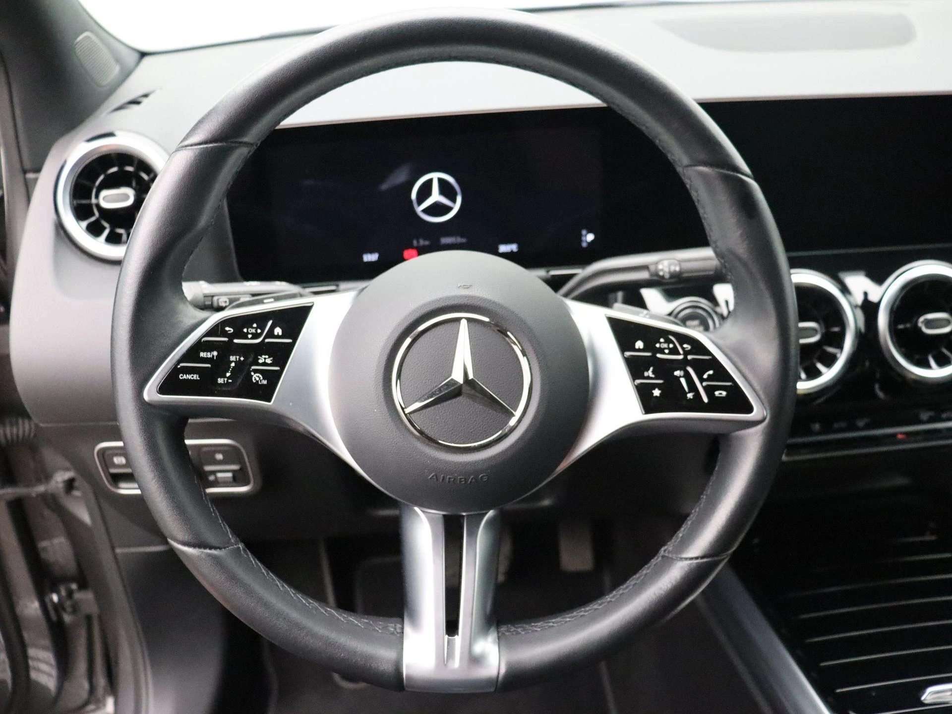 Mercedes-Benz B-Klasse 180 Business Line + CARPLAY + TREKHAAK +