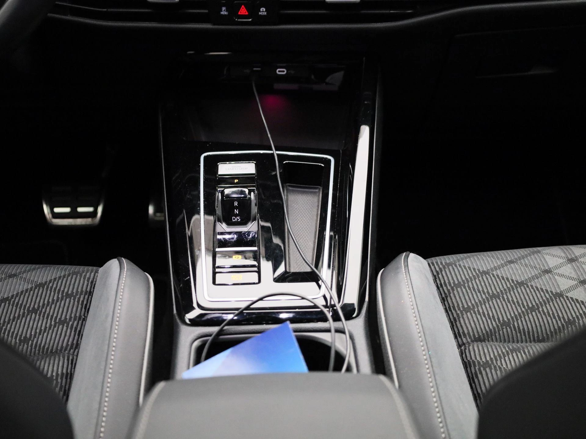 Volkswagen-Golf-image-9